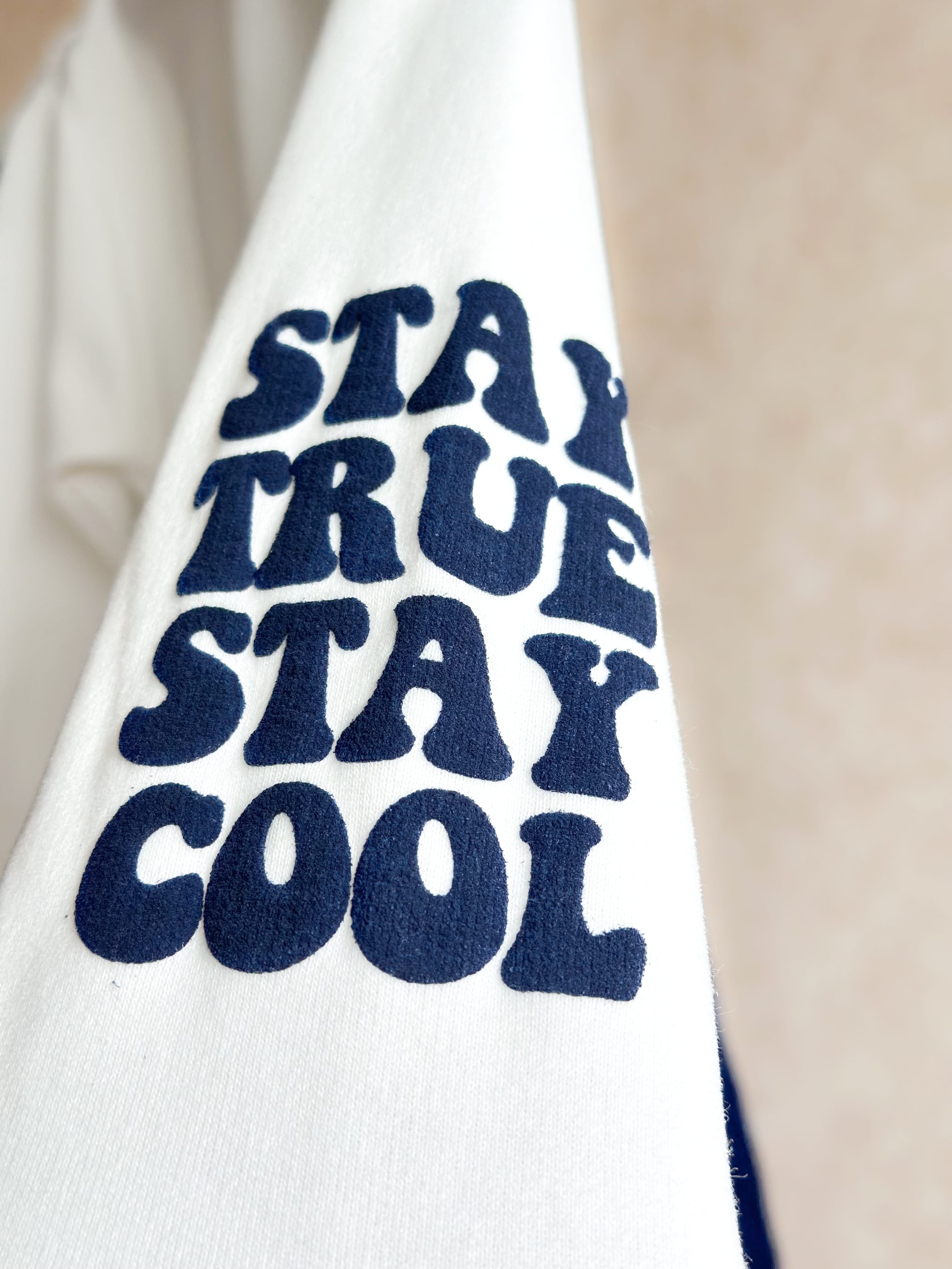 STAY TRUE STAY COOL Kabartma Baskılı Sweatshirt ve Çizgili Pantolon Takım