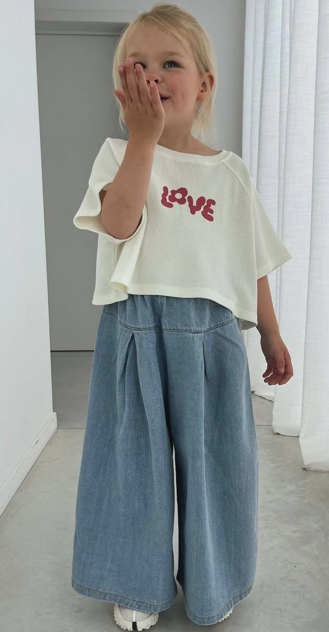 LOVE T-Shirt ve Kot Pantolon Takım
