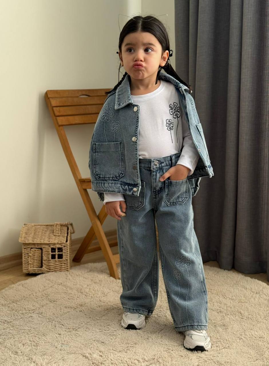 Çiçek Nakışlı Denim Takım