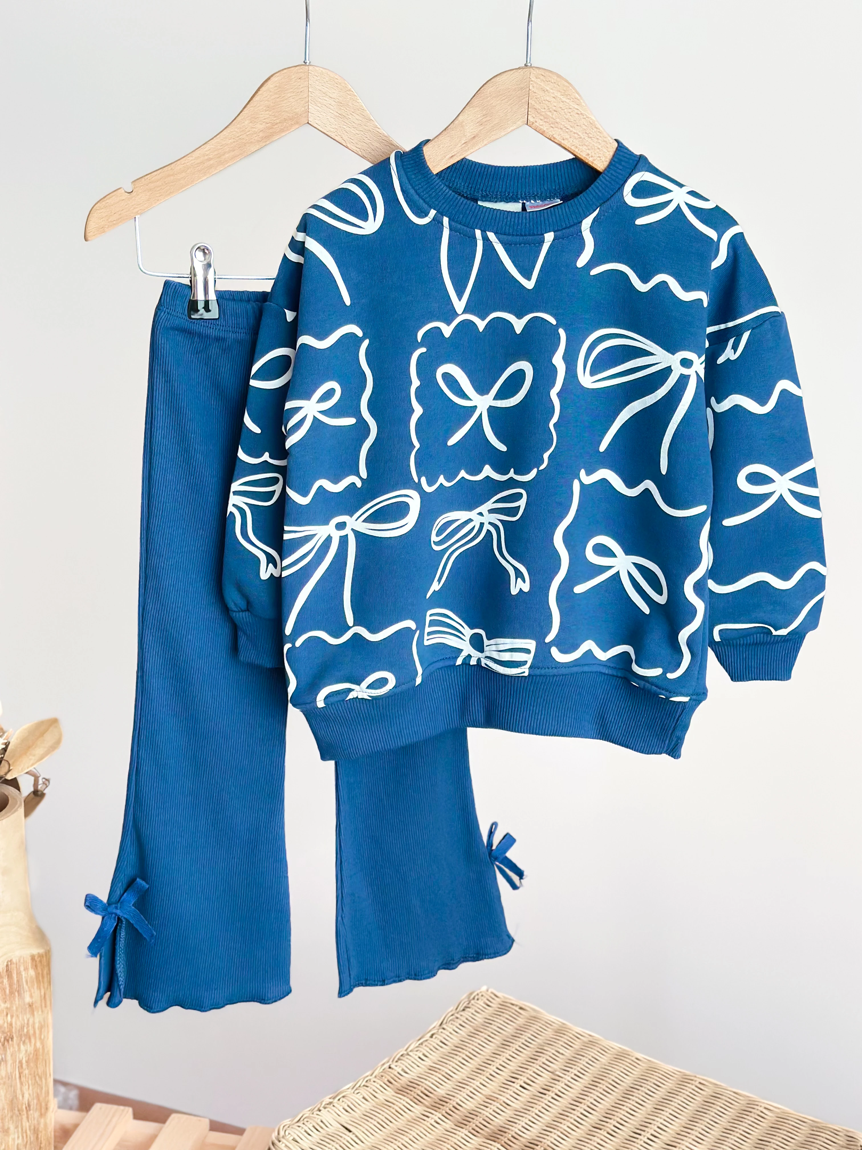 Fiyonk Detaylı Kız Çocuk Takım