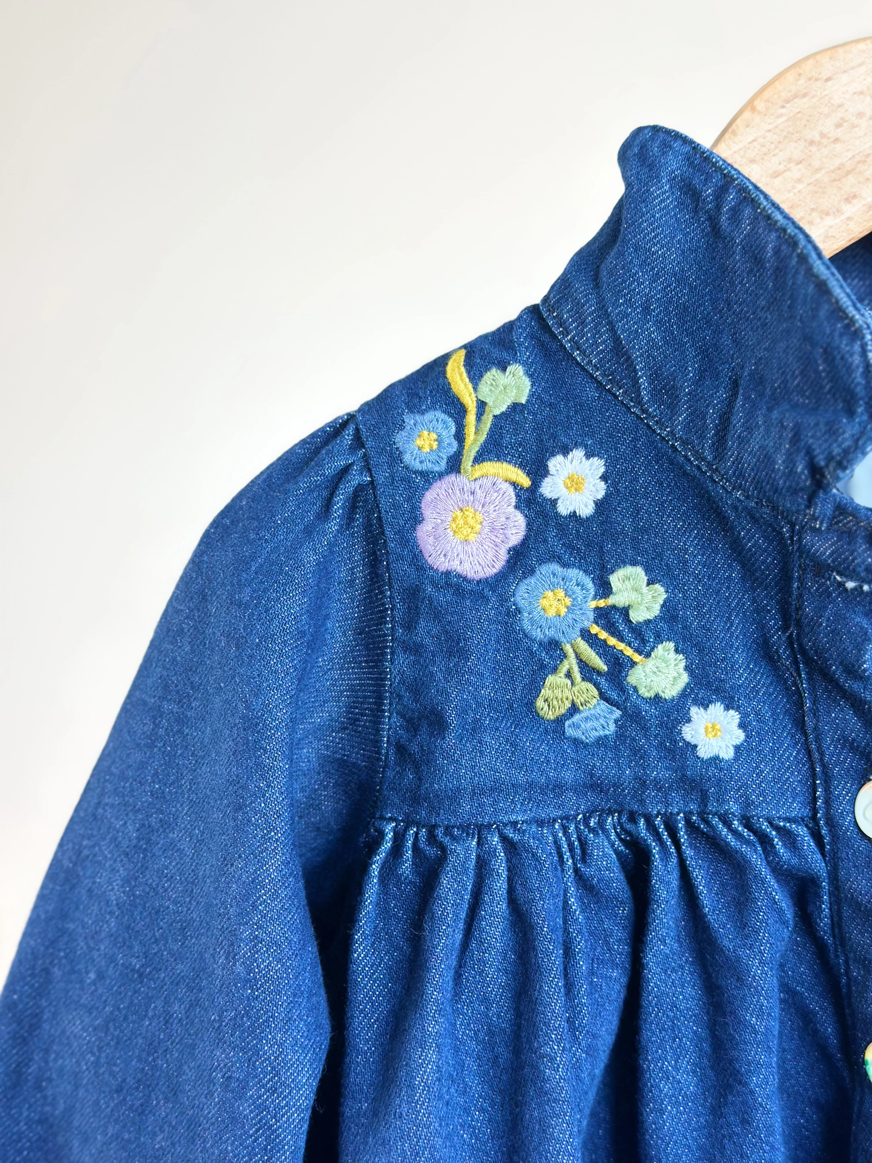 Çiçekli Nakış Detaylı Yumuşak Dokulu Kot Elbise-Koyu Renk