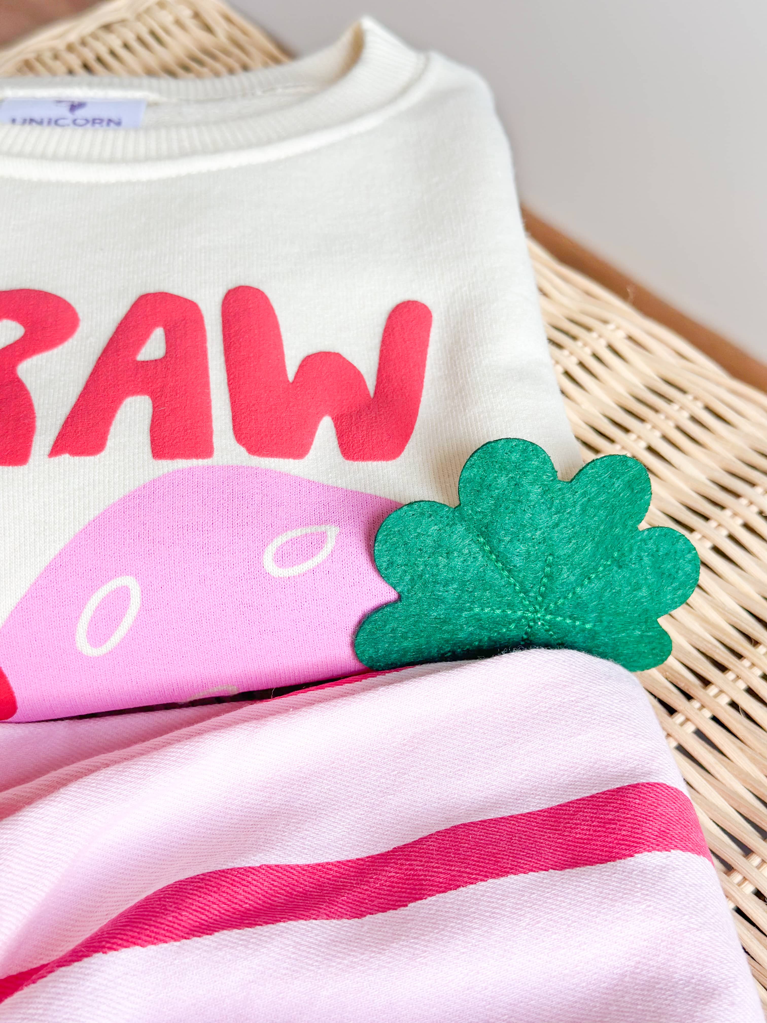 STRAWBERRY 3 Boyutlu Sweatshirt ve Dokuma Pantolon Kız Çocuk Takımı