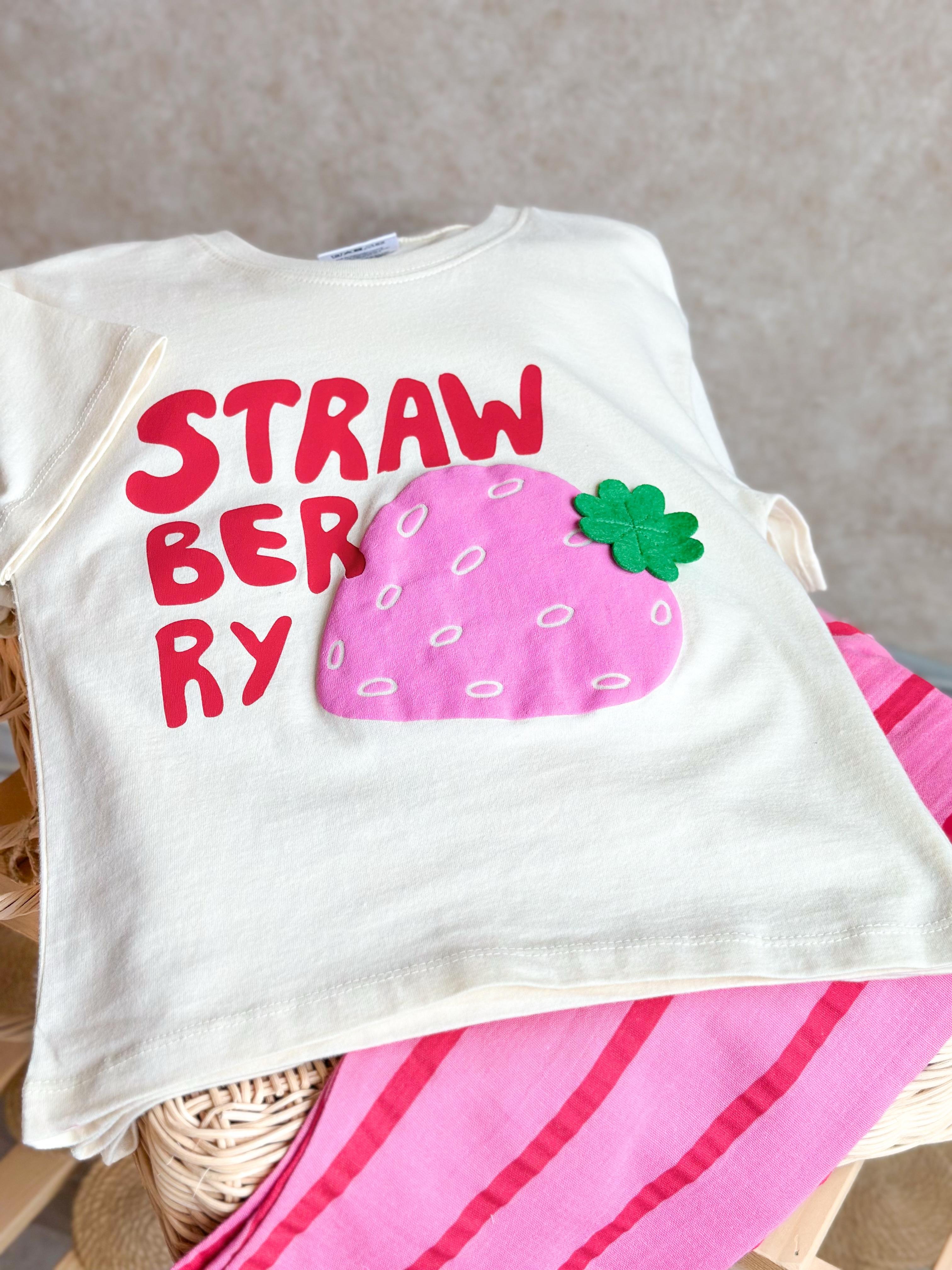 STRAWBERRY Kabartma Baskılı 3D T-Shirt ve Müslin Pantolon Takım