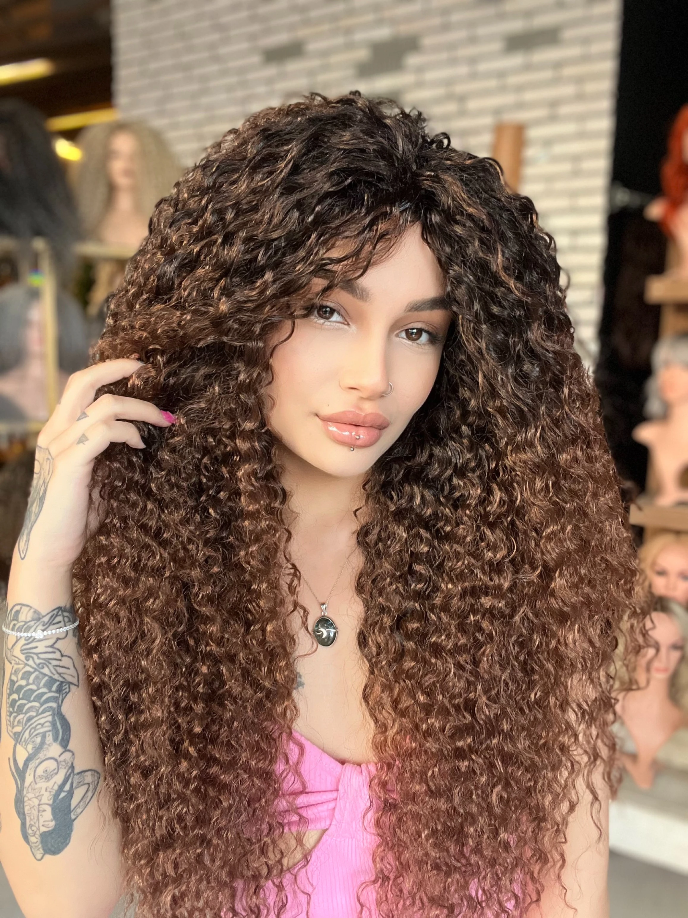 Afro Peruk Gerçek saç dokusunda Kahverengi Işıltılı Afro dalga peruk