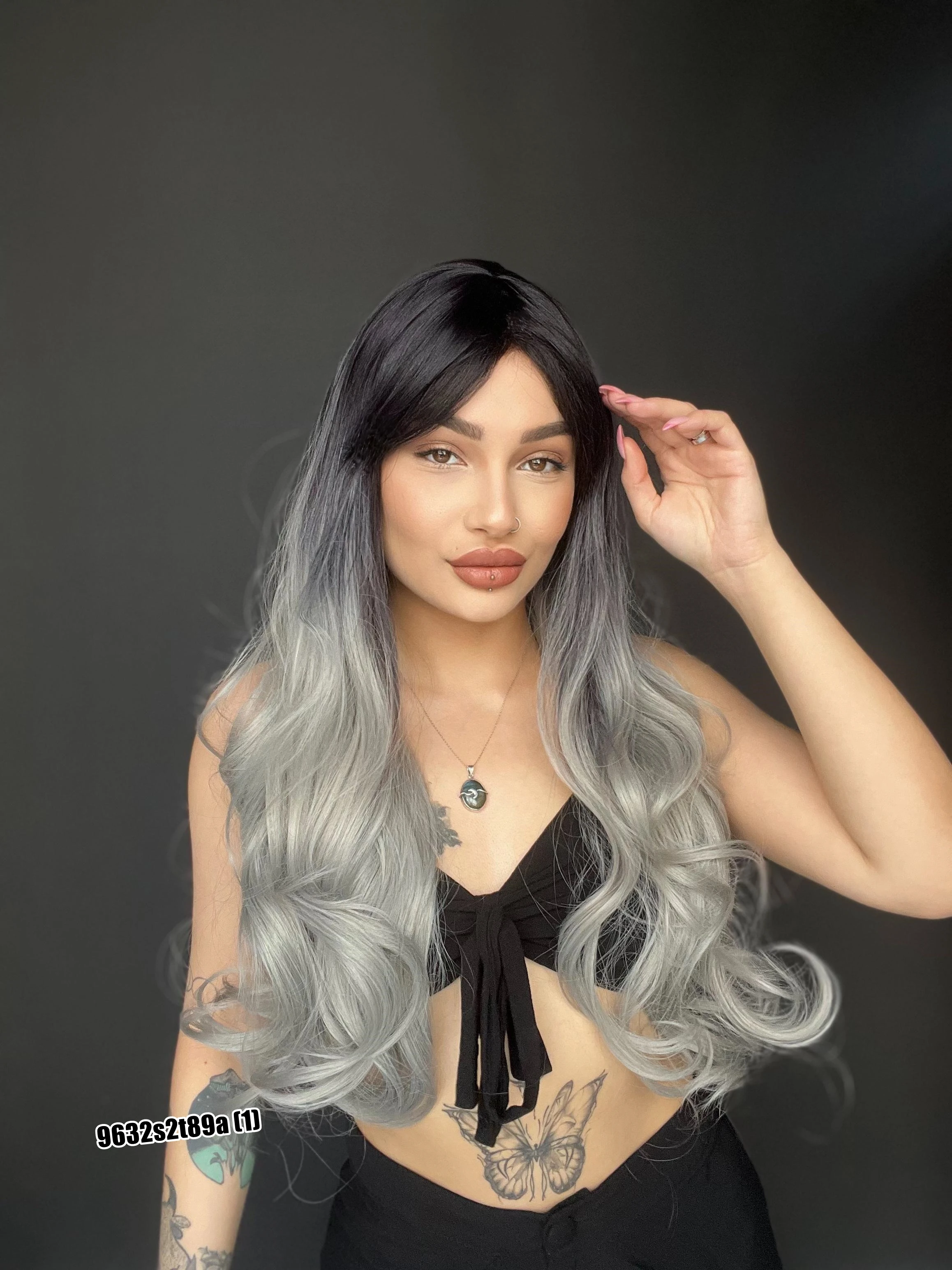 Ekstra Uzun Dalgalı Perçemli Medikal Fiber Peruk Siyah gri izm