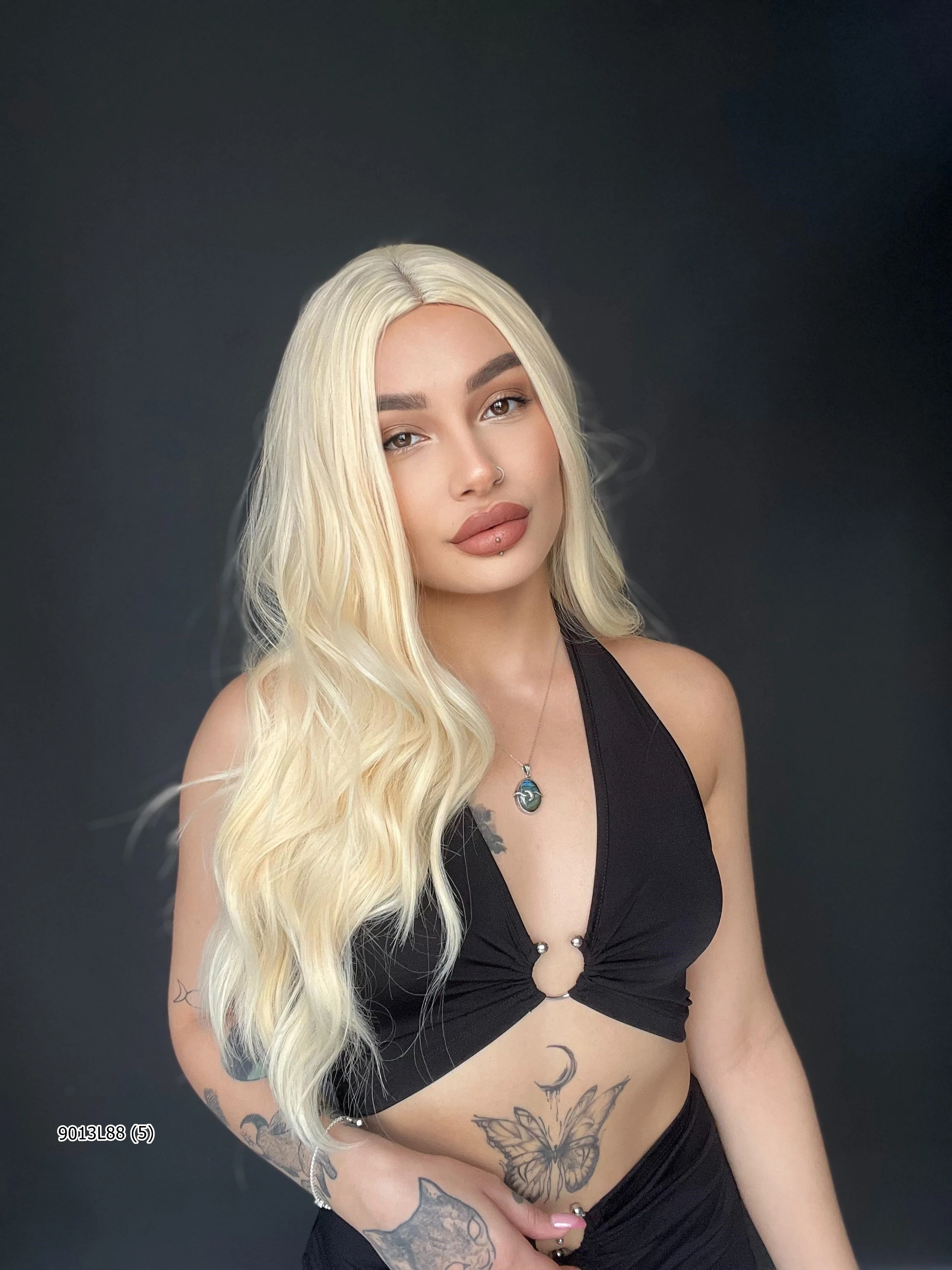 Doğal Su Dalgalı Uzun Perçemsiz Tepe kısmı deri Fiber Peruk Platin