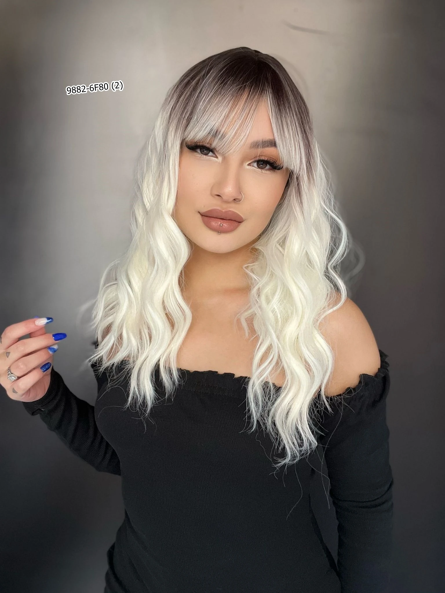 Dalgalı Kısa Perçemli Fiber Sentetik Peruk - Kahve / Beyaz Platin Ombreli