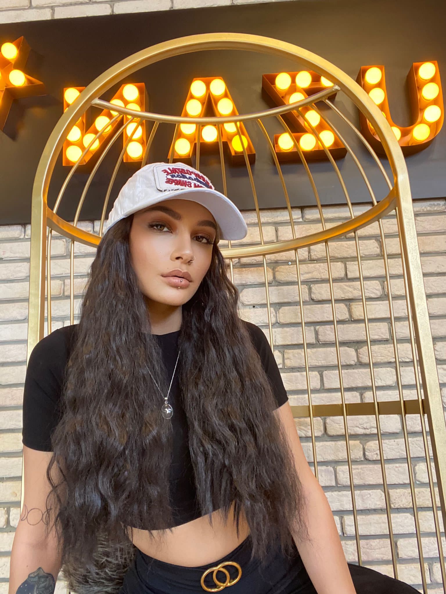 Şapkalı Peruk - Koyu Kestane