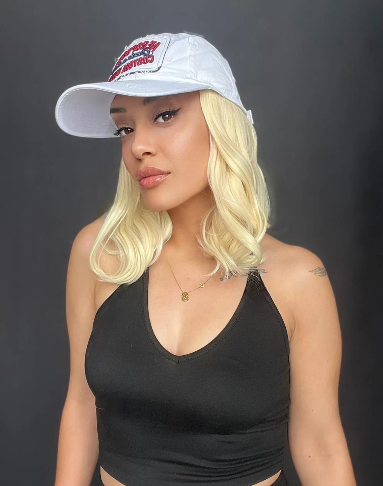 Şapkalı çıtçıt yarımay saç-Şapka içerisine saçlar dikilmiştir ve çok kullanışlıdır