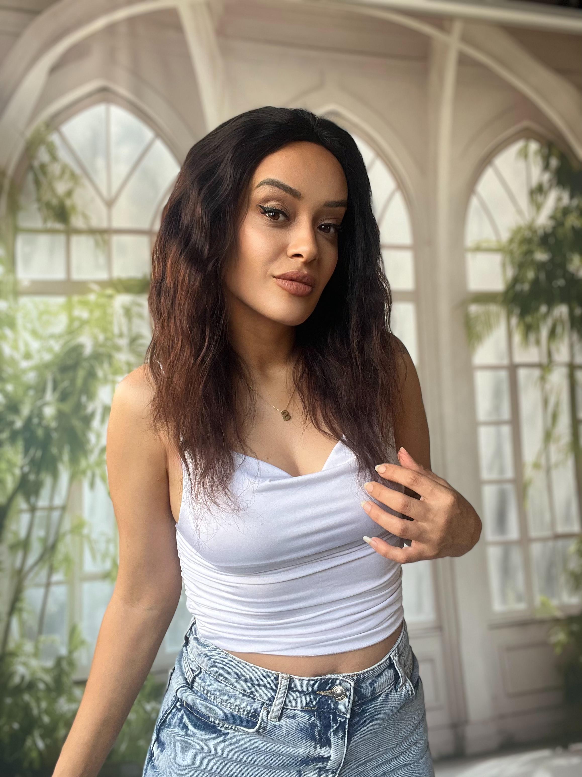 Kumral ışıltılı tül peruk