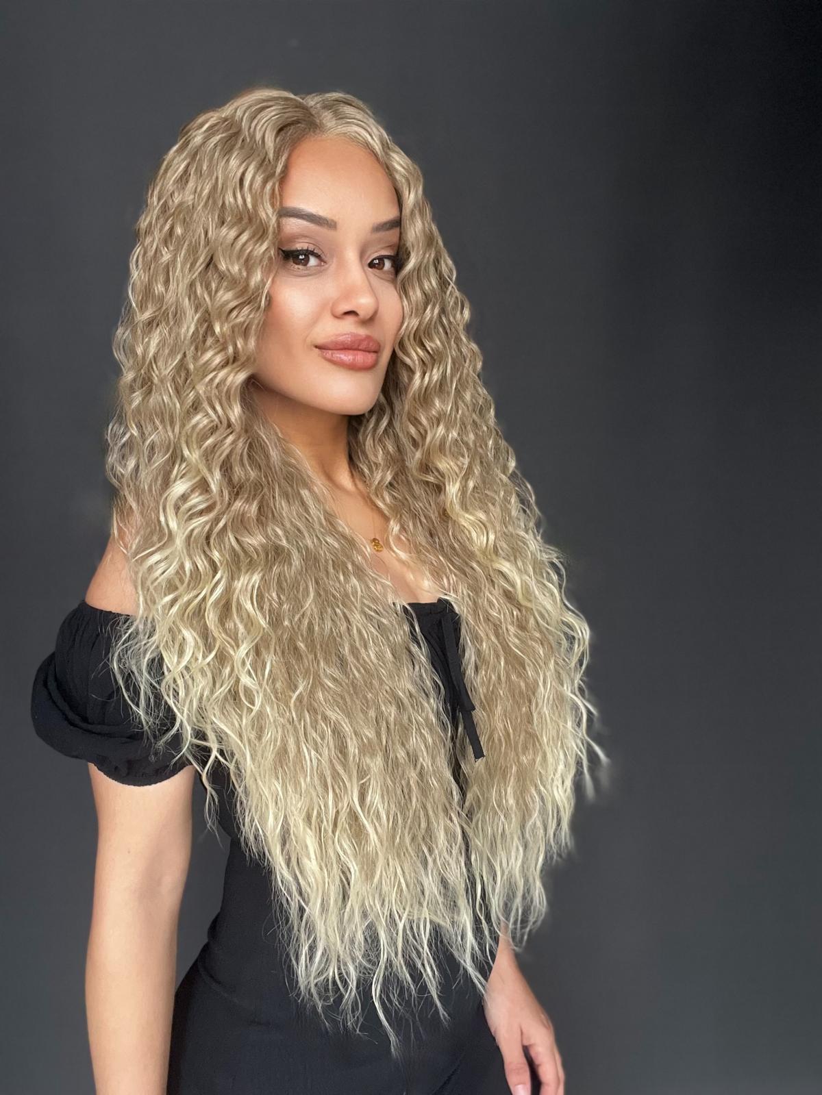 Yoğun Dalga Kumral Platin Röfleli Fiber Sentetik Geniş T Tül Peruk (Sabit ayrımlı t tül peruk)