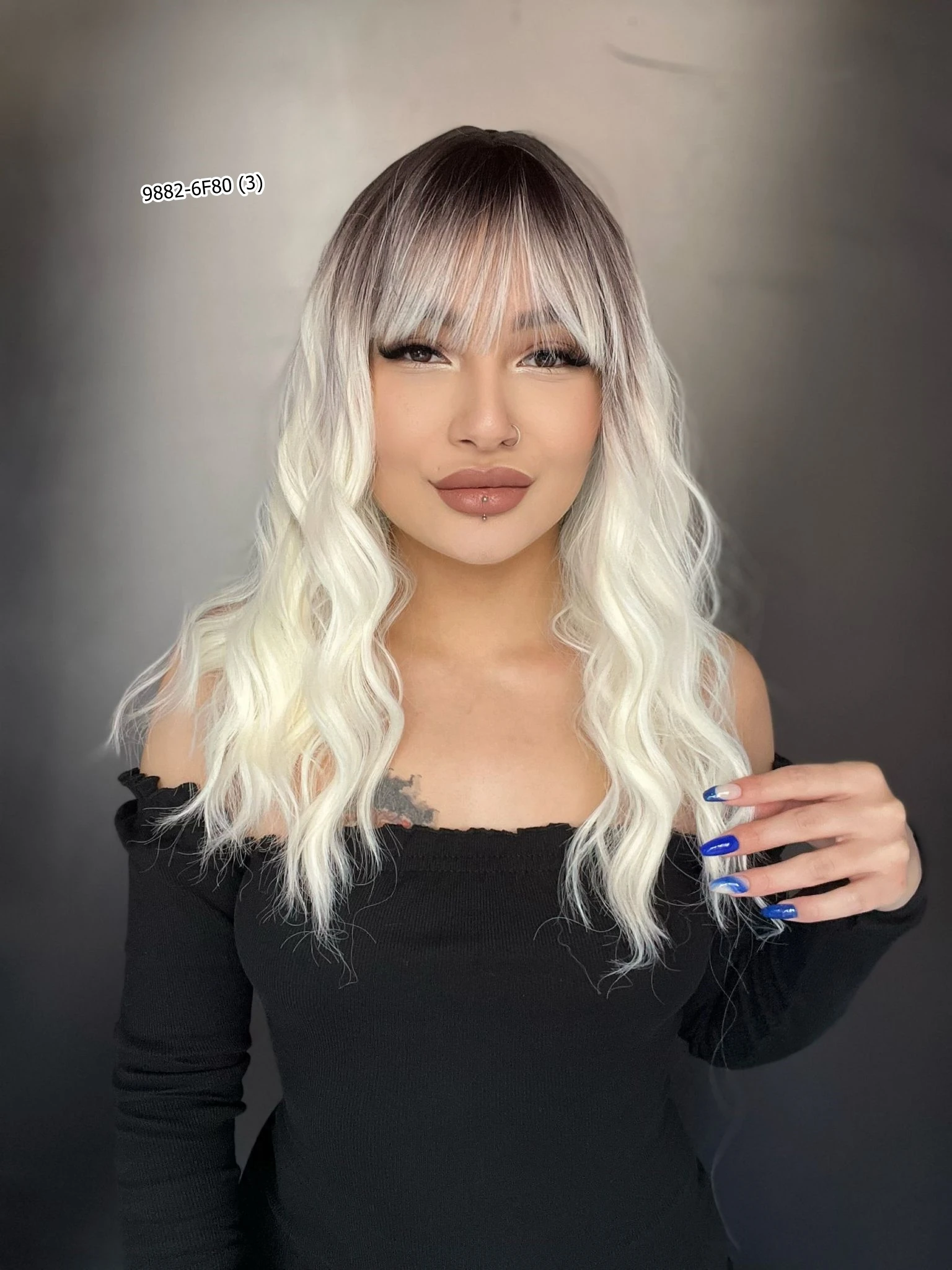 Dalgalı Kısa Perçemli Fiber Sentetik Peruk - Kahve / Beyaz Platin Ombreli