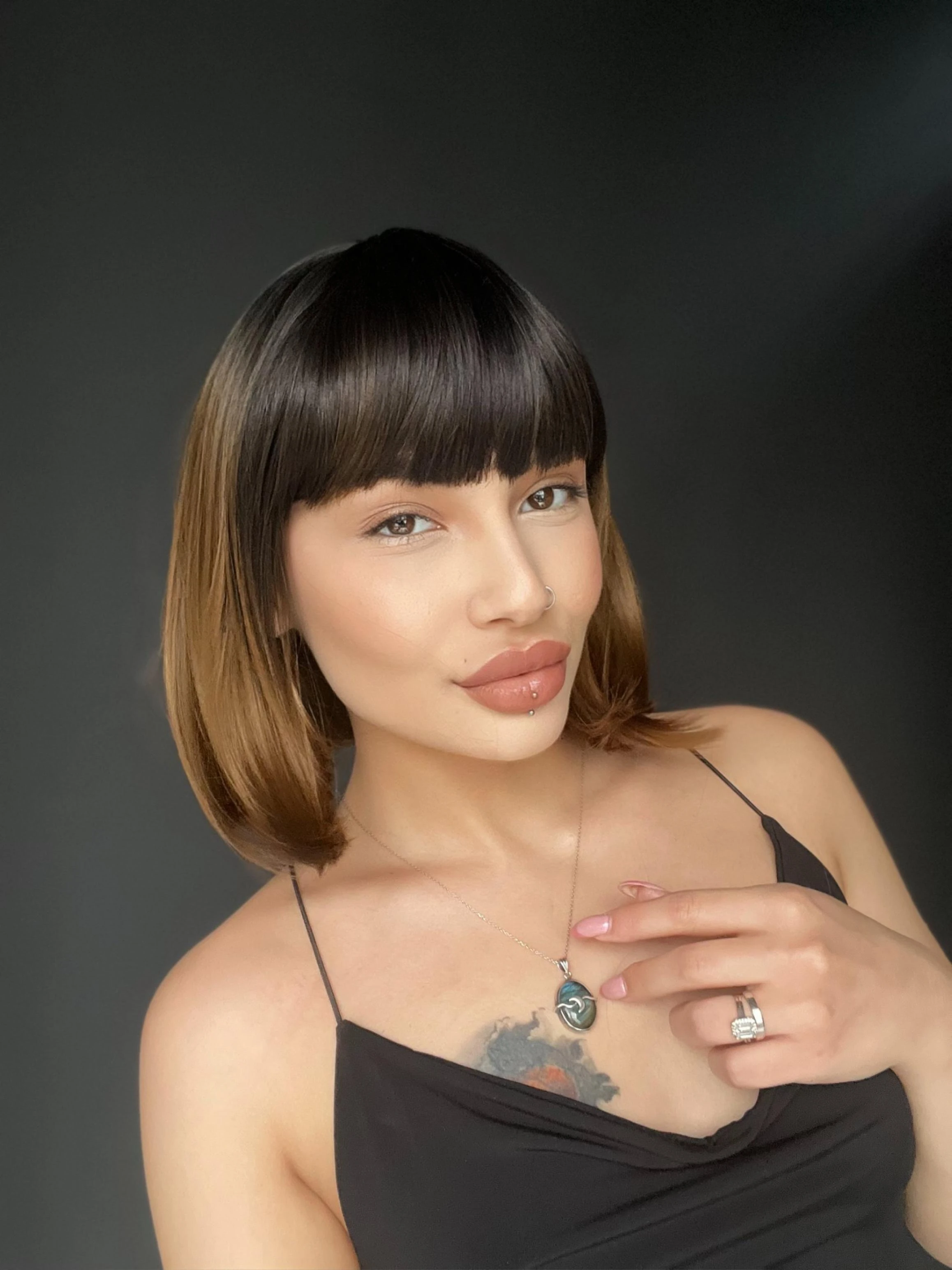 Kısa Küt Perçemli Bob Pedikal Peruk Kanser Kemoterapi uygundur siyah karamel