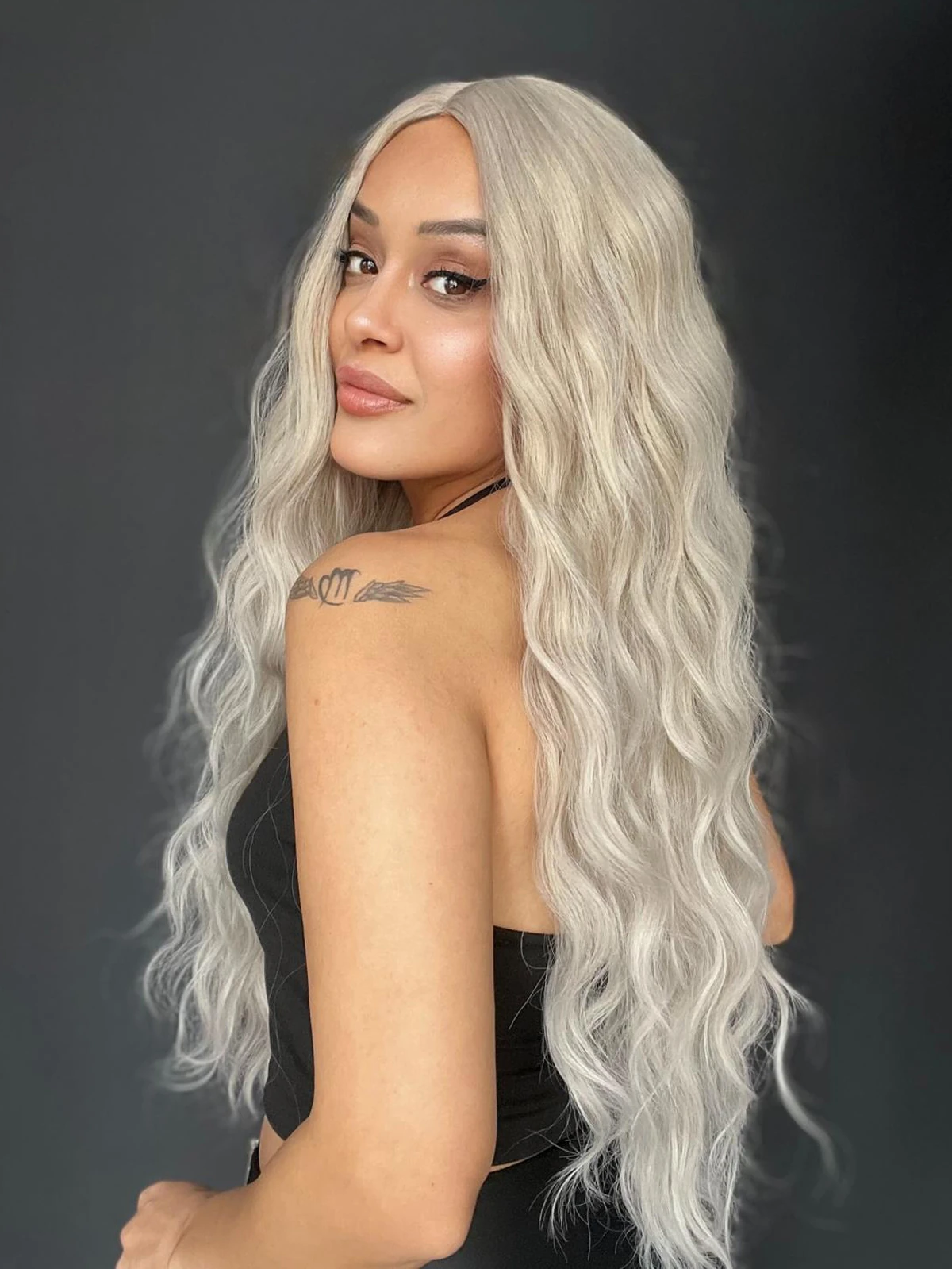 Uzun Doğal Su dalgalı Perçemsiz Tepesi Baş derisi görünümlü Yeni sezon