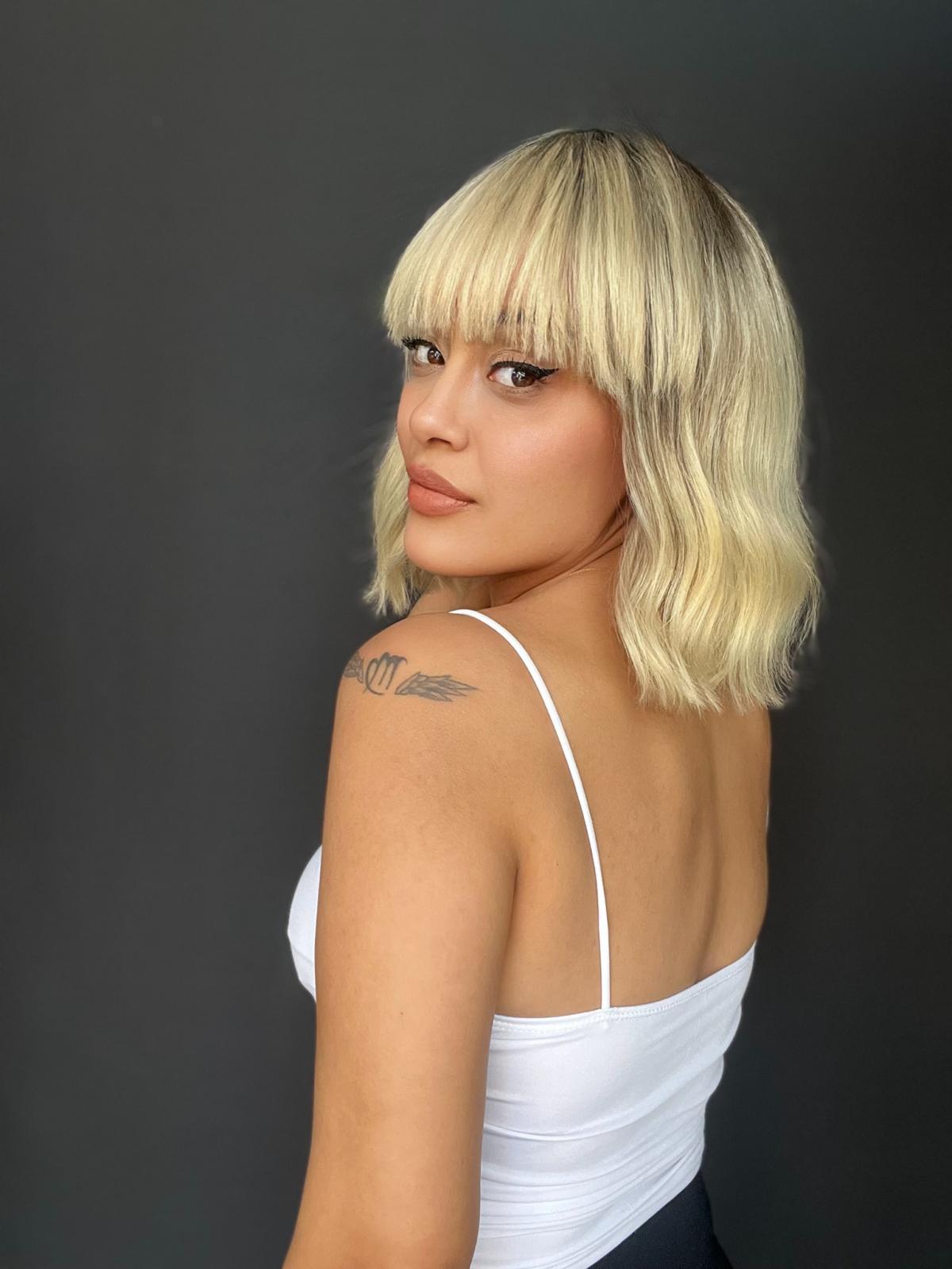 Orta boy Gerçek saç ombreli tül peruk