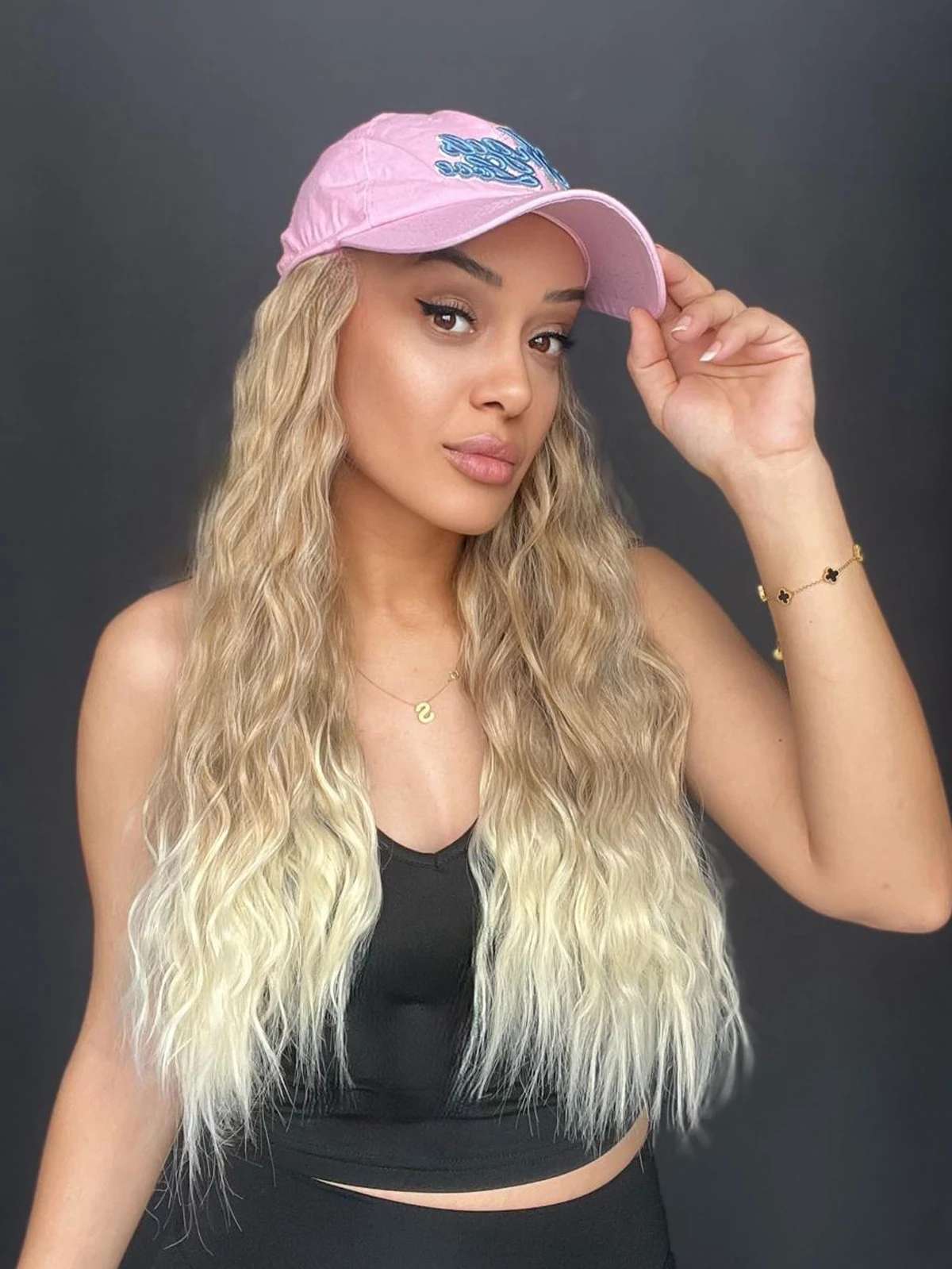 Şapkalı çıtçıt yarımay saç-Şapka içerisine saçlar dikilmiştir ve çok kullanışlıdır