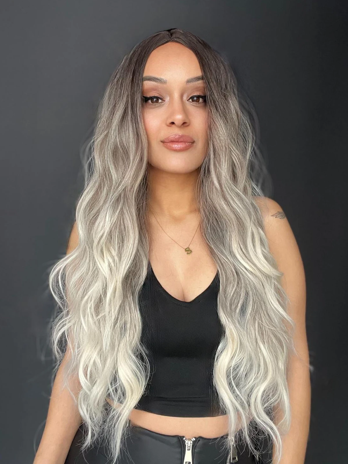 Uzun Doğal Su dalgalı Perçemsiz Tepesi Baş derisi görünümlü Yeni sezon