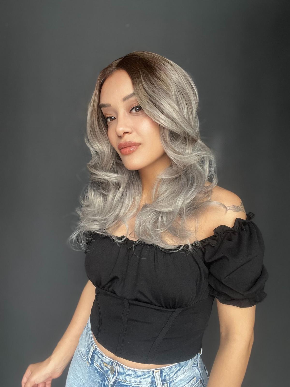 Açık Kumral Gri Ombreli Bebek Saçlı Fiber Sentetik Tül Peruk Tam tül peruk heryöne ayrımlı