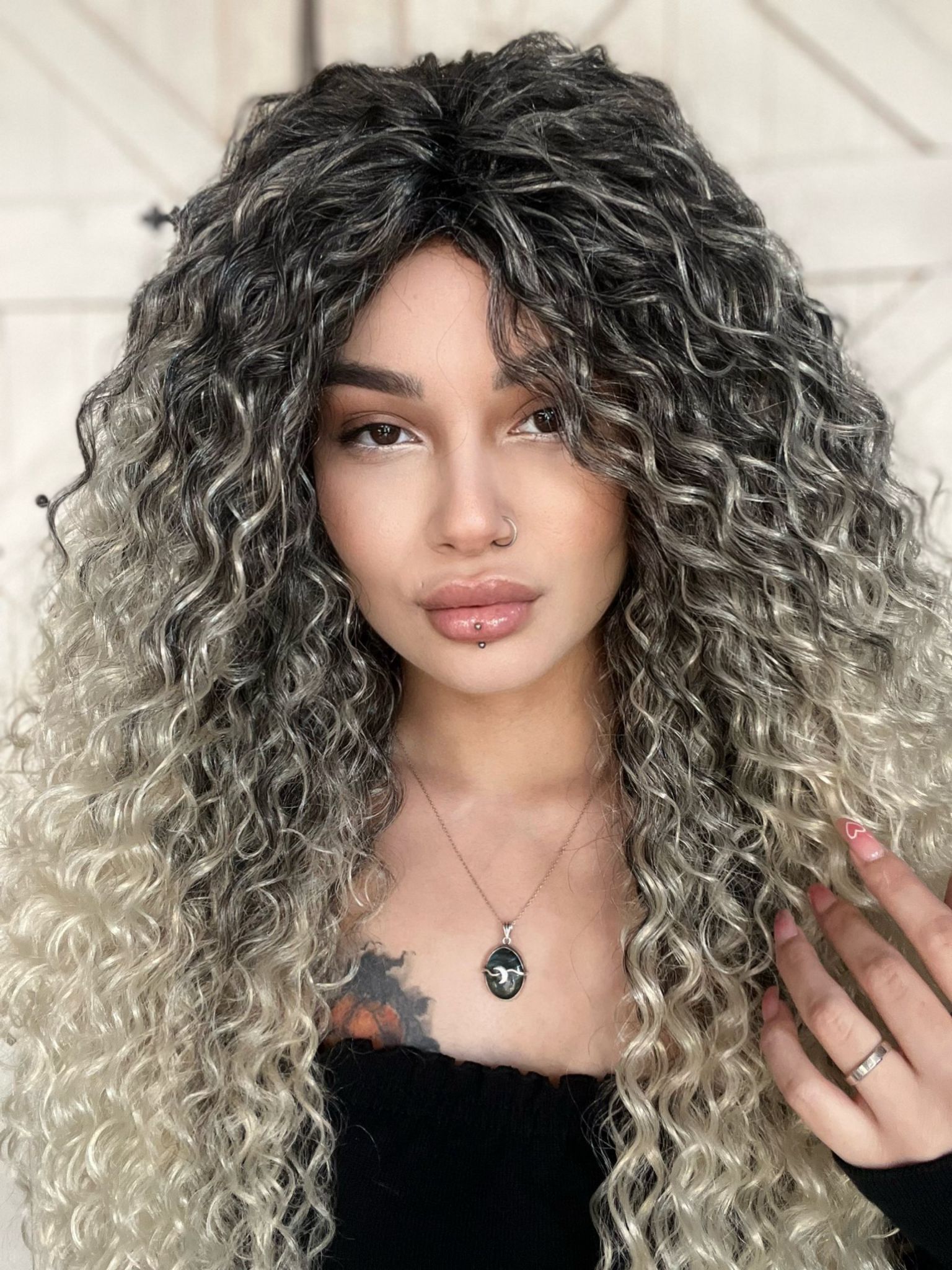 Siyah Platin Afro Dalgalı Peruk Komple tak ve çık Kabarık ve yoğun Fiber saç Suzan peruk