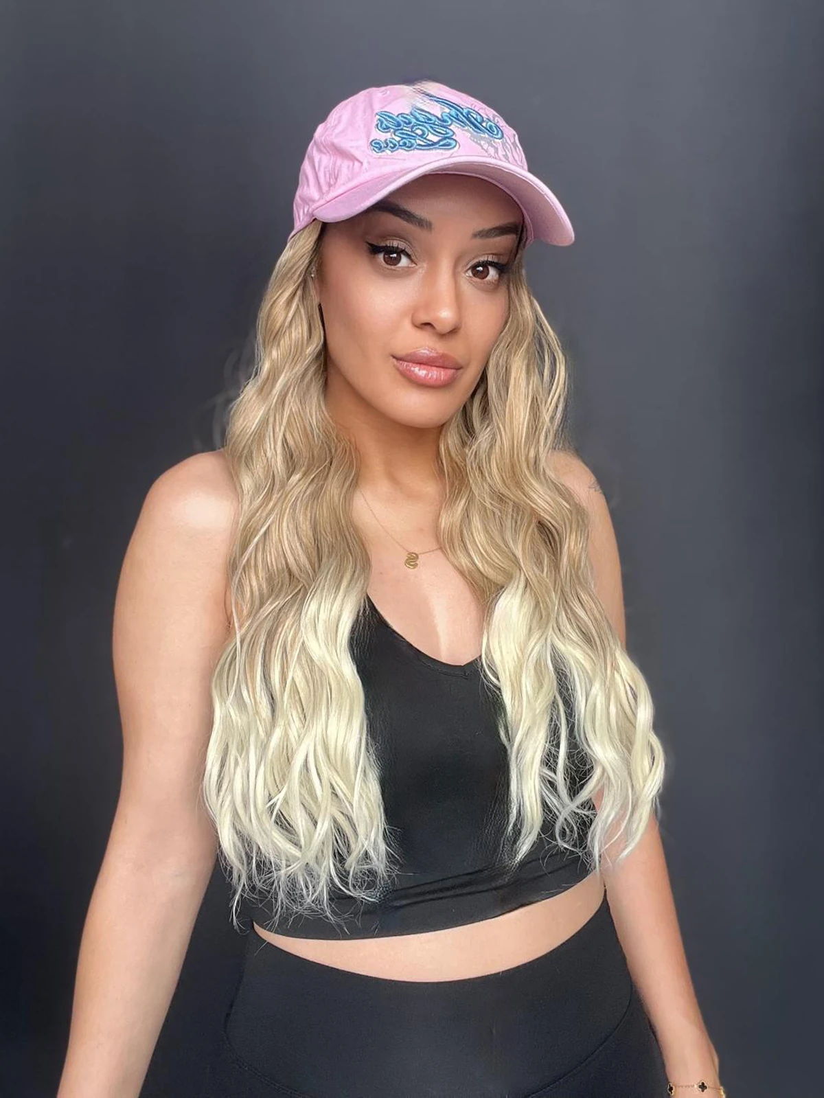 Şapkalı çıtçıt yarımay saç-Şapka içerisine saçlar dikilmiştir ve çok kullanışlıdır