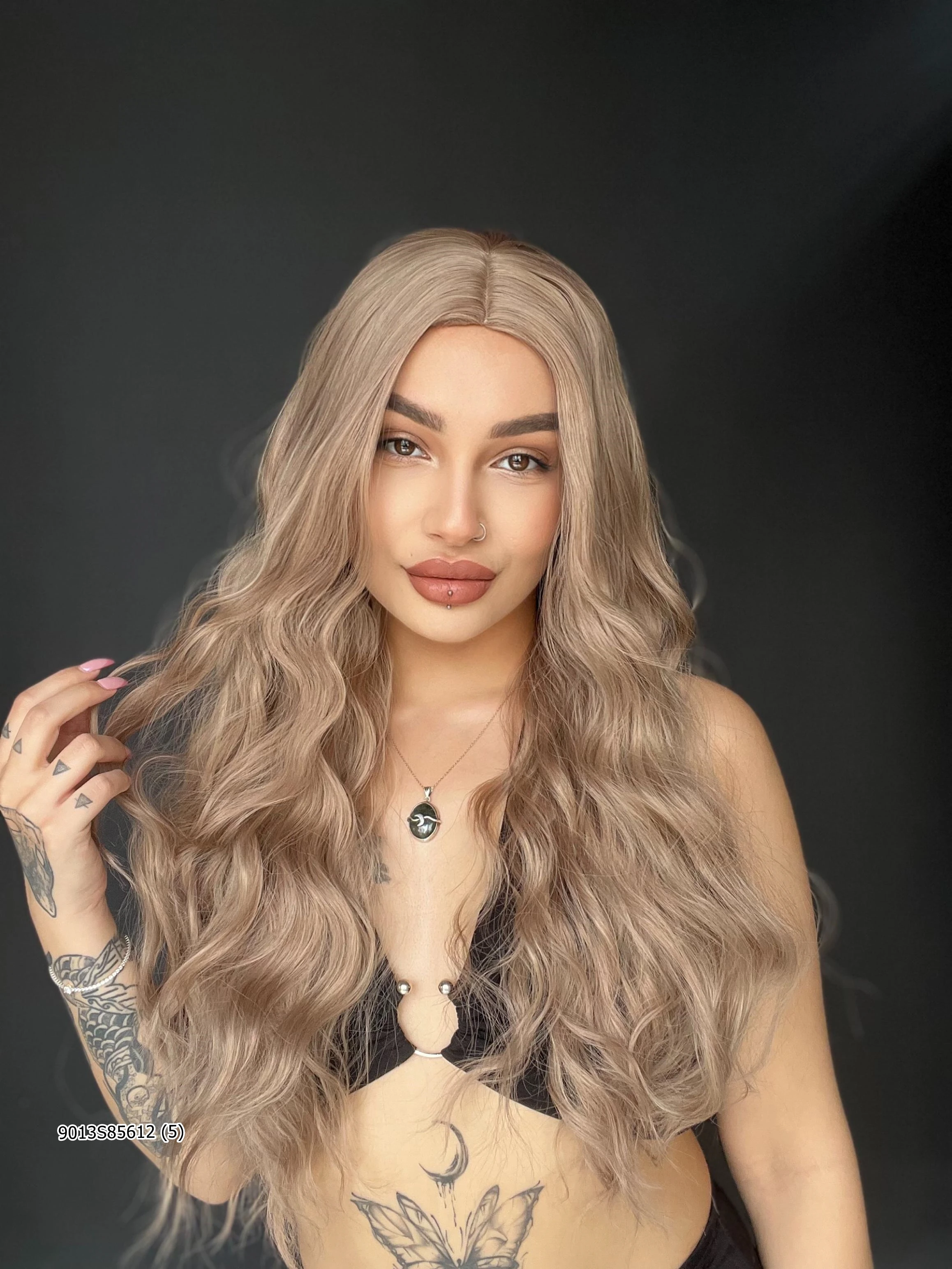 Doğal Su Dalgalı Uzun Perçemsiz Tepe kısmı deri Fiber Kül Grisi