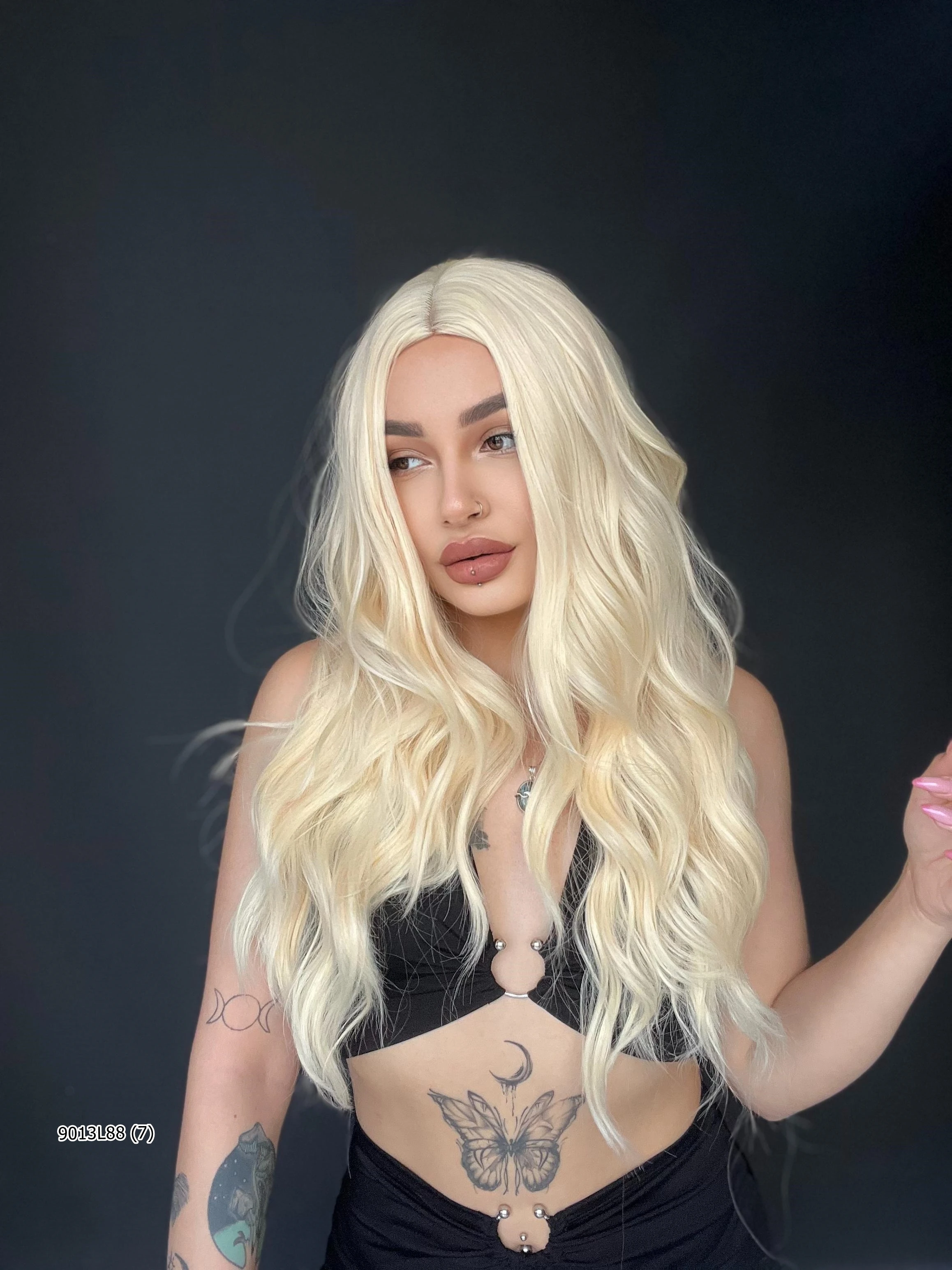 Doğal Su Dalgalı Uzun Perçemsiz Tepe kısmı deri Fiber Peruk Platin