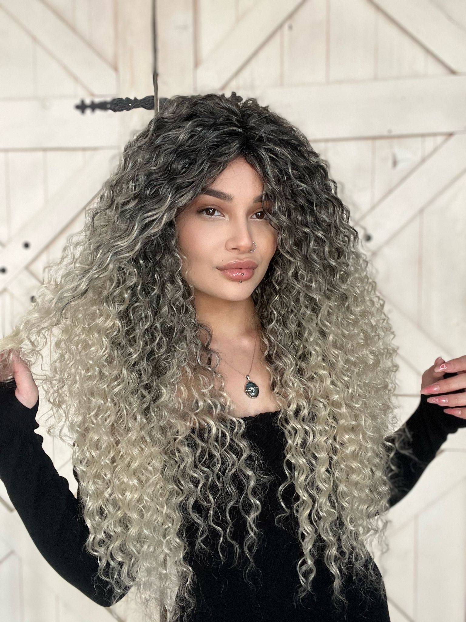 Siyah Platin Afro Dalgalı Peruk Komple tak ve çık Kabarık ve yoğun Fiber saç Suzan peruk