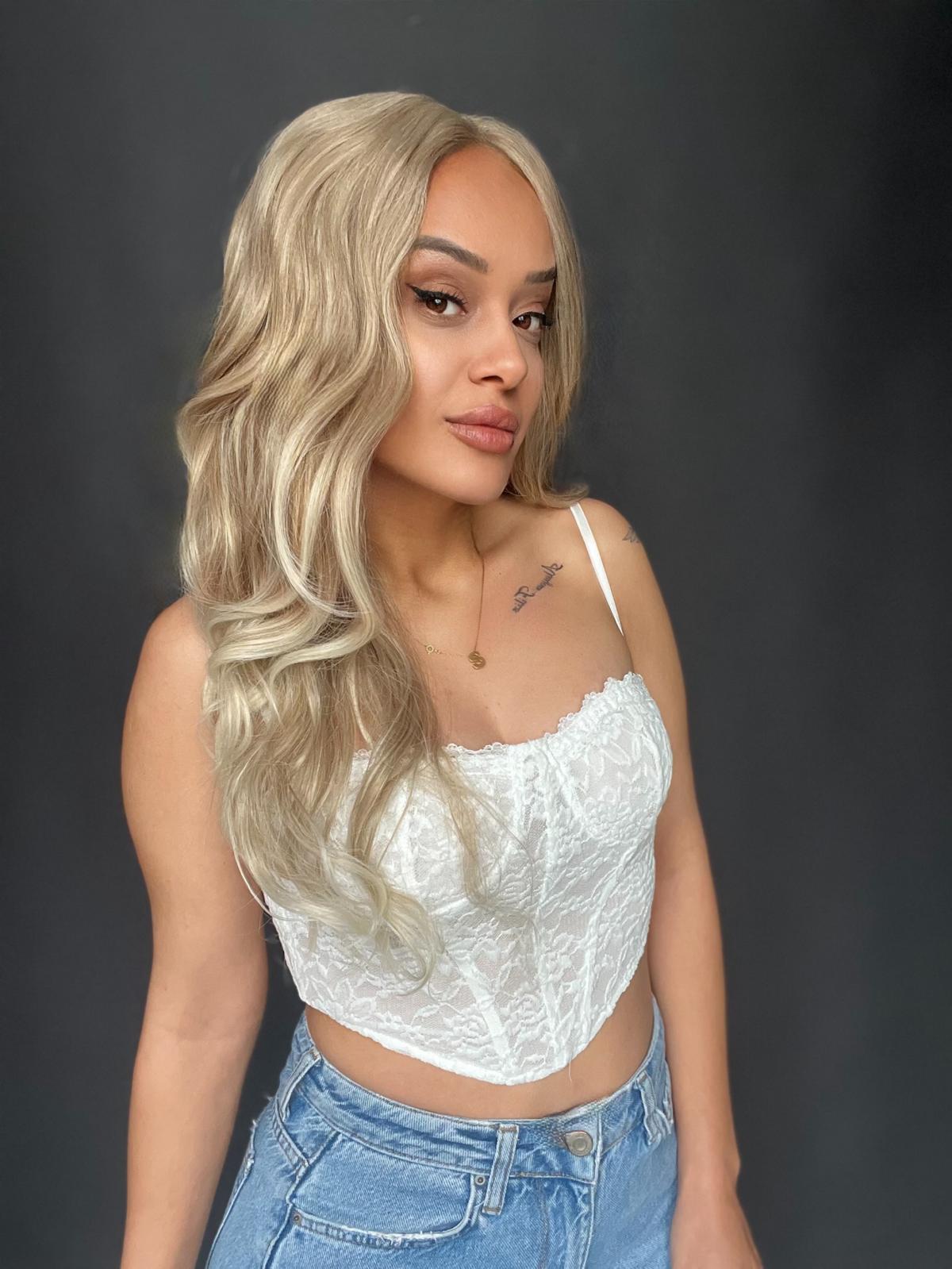 Platin Balköpüğü Röfleli Uzun Dalgalı Tül Peruk (Mini Baby Tepe ve ön tül peruk)