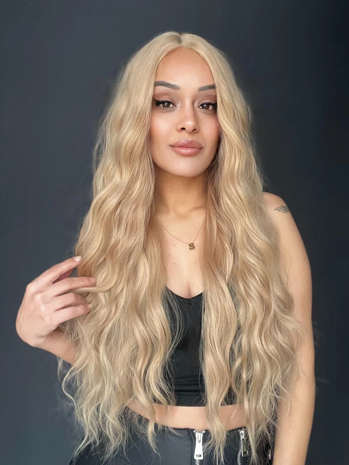 Uzun Doğal Su dalgalı Perçemsiz Tepesi Baş derisi görünümlü Yeni sezon