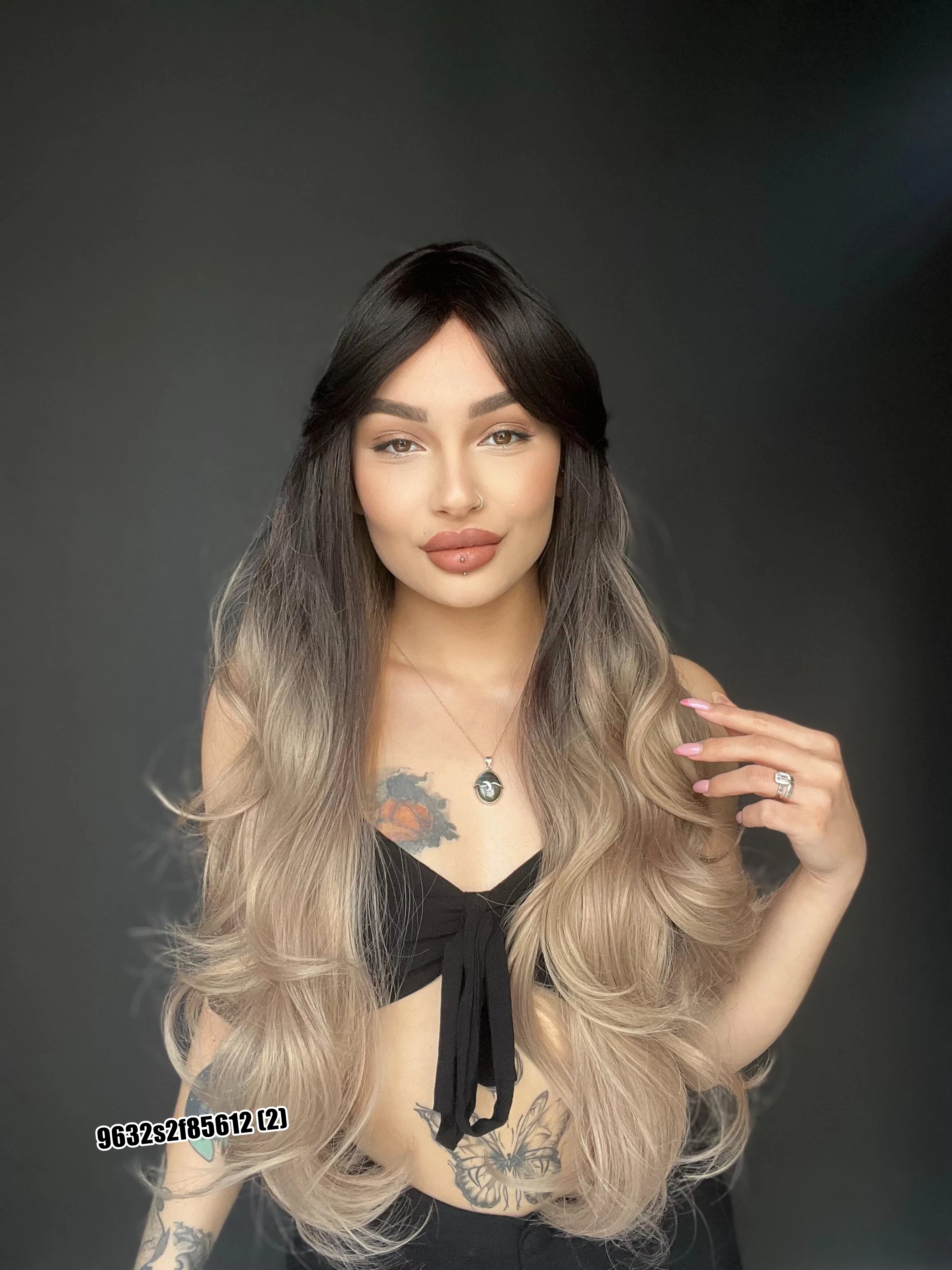 Ekstra Uzun Dalgalı Perçemli Medikal Fiber Peruk Siyah küllü gri