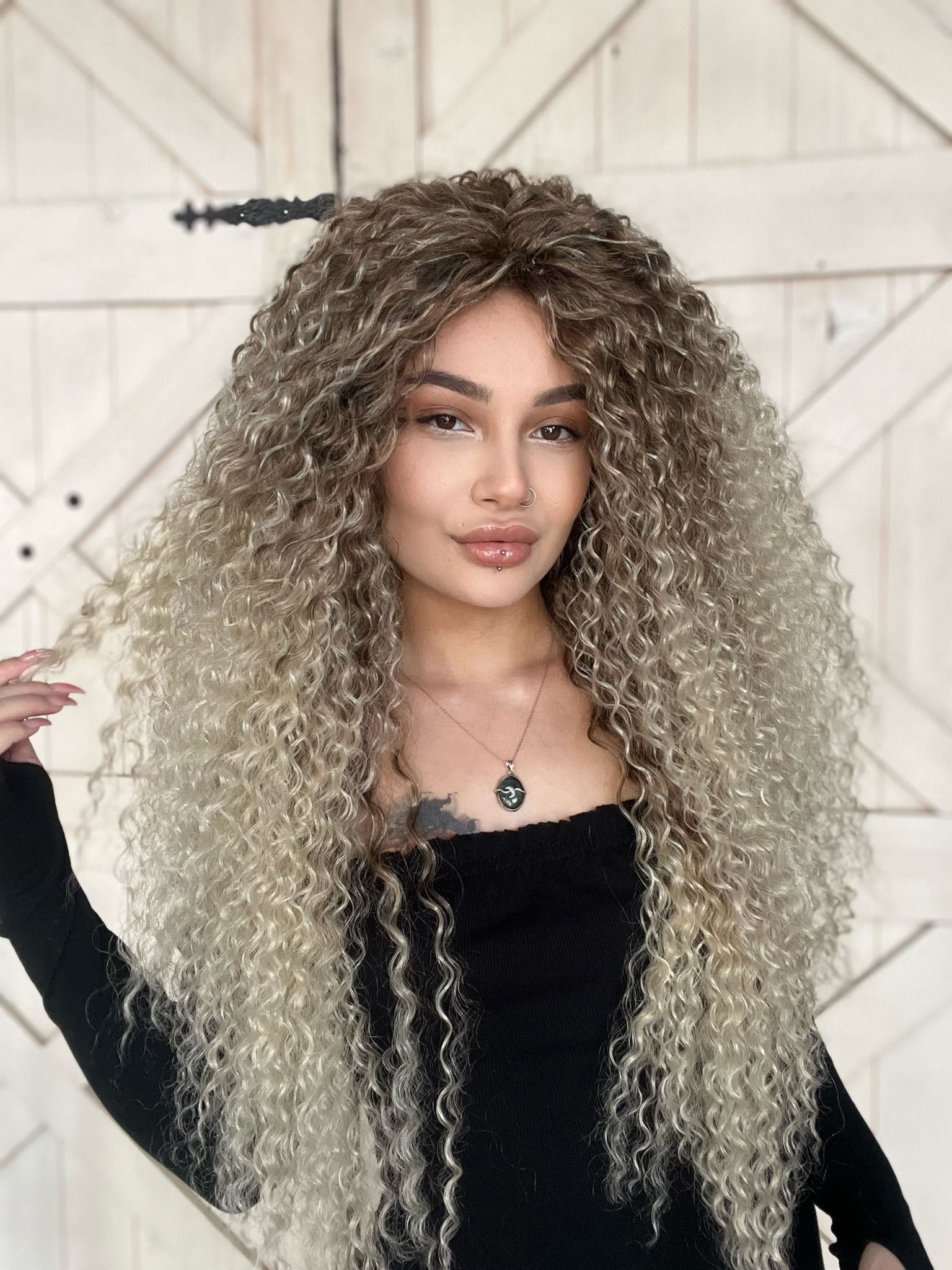 Rus kumralı 8613 Afro Dalgalı Peruk Komple tak ve çık Kabarık ve yoğun Fiber saç Suzan peruk