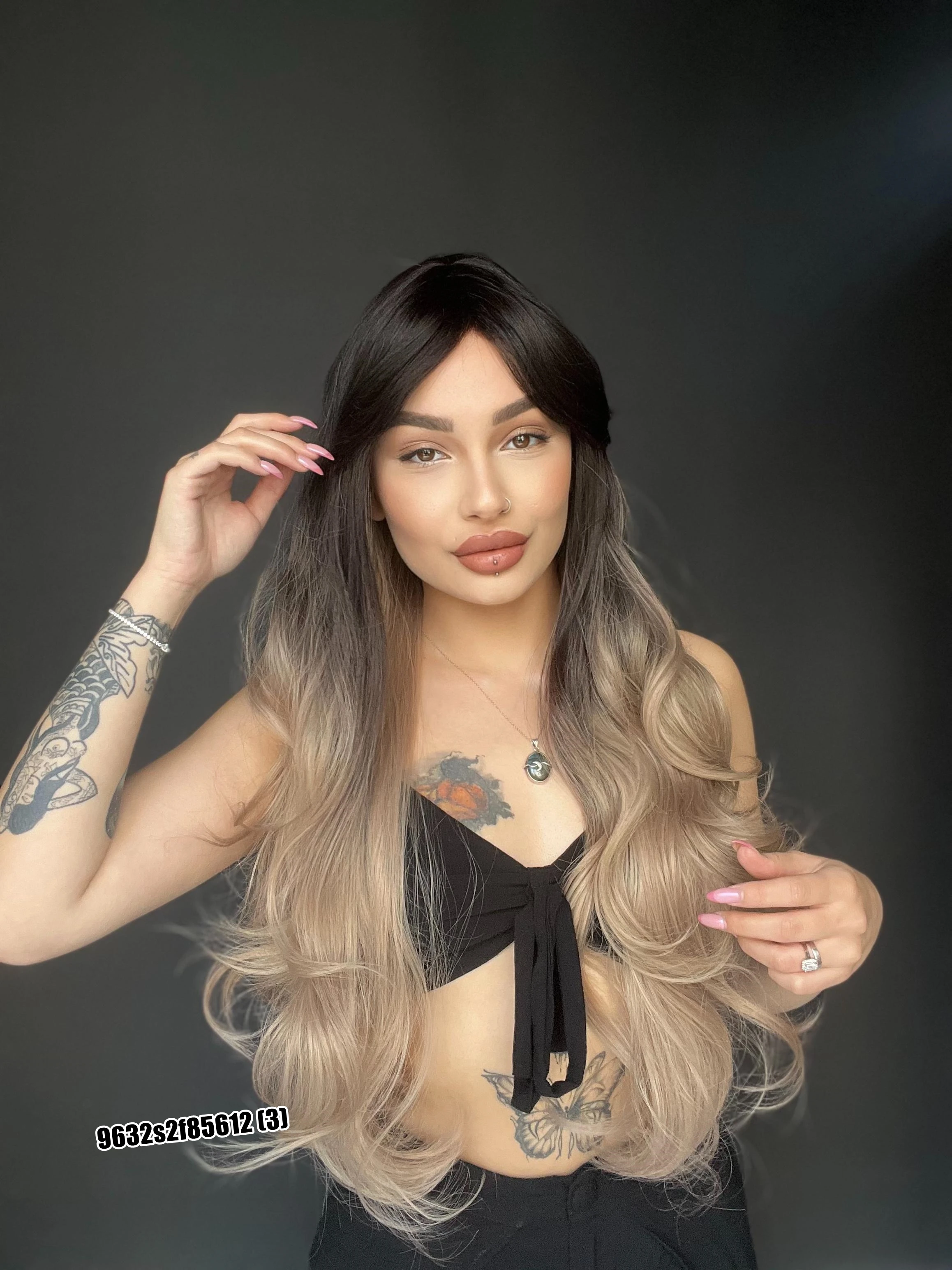 Ekstra Uzun Dalgalı Perçemli Medikal Fiber Peruk Siyah küllü gri