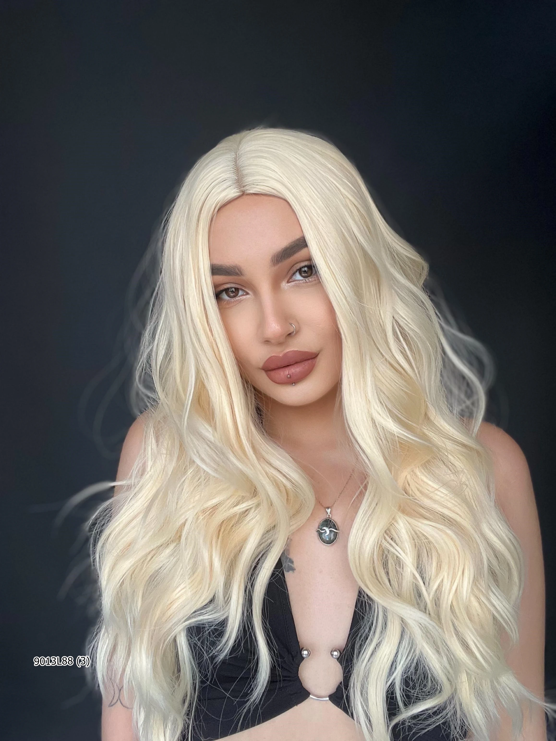 Doğal Su Dalgalı Uzun Perçemsiz Tepe kısmı deri Fiber Peruk Platin