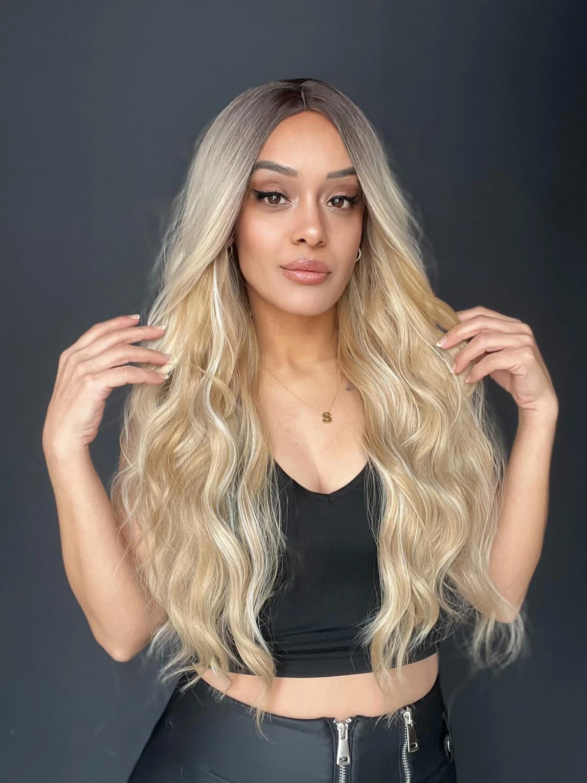 Uzun Doğal Su dalgalı Perçemsiz Tepesi Baş derisi görünümlü Yeni sezon