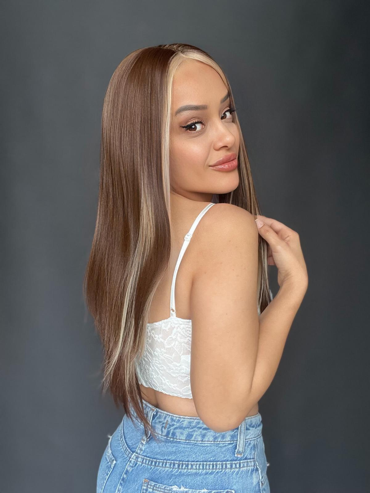 Açık Kahverengi / Önler Platin Işıltılı Tül Peruk (T Tül peruk sabit ayrımlı)