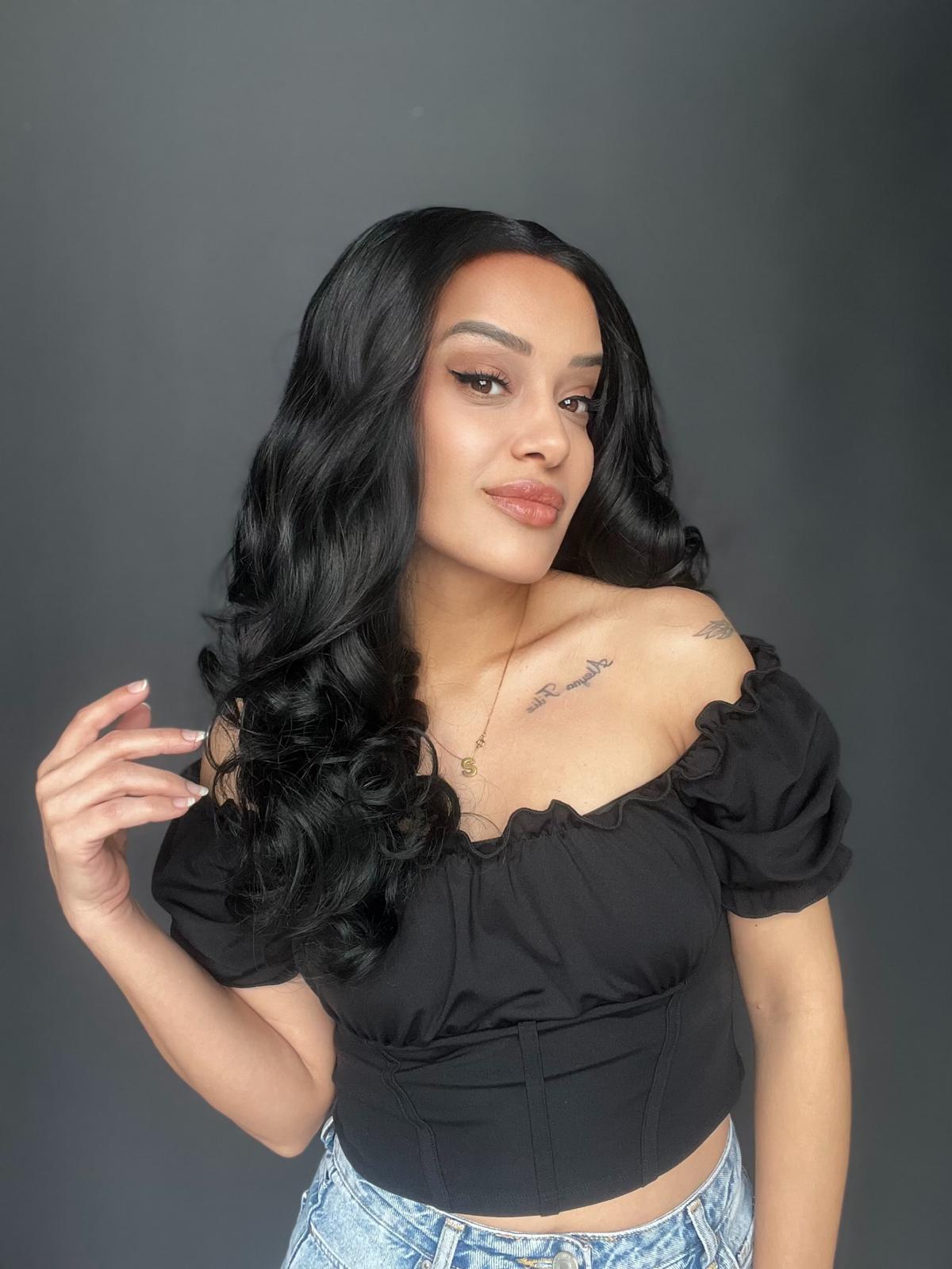 Siyah Bebek Saçlı Dalgalı Fiber Sentetik Tül Peruk (Tam tül peruk heryöne ayrımlı)