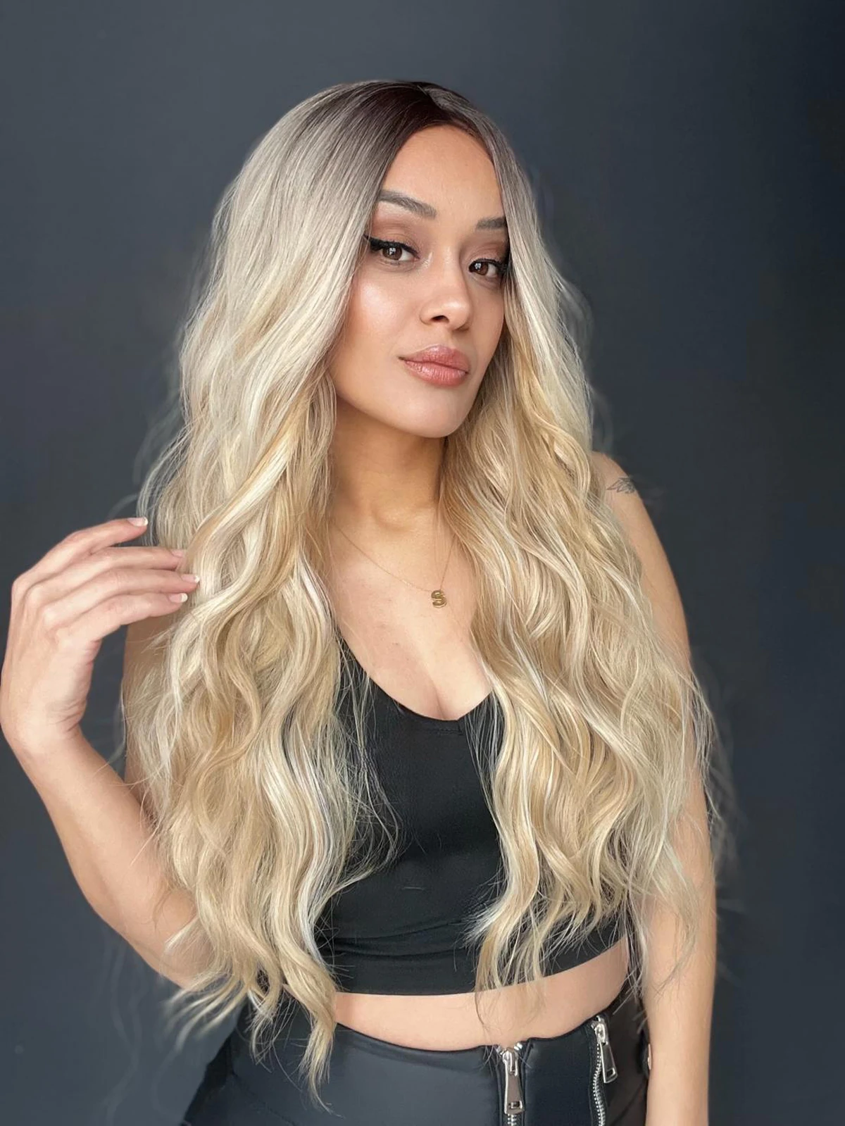 Uzun Doğal Su dalgalı Perçemsiz Tepesi Baş derisi görünümlü Yeni sezon