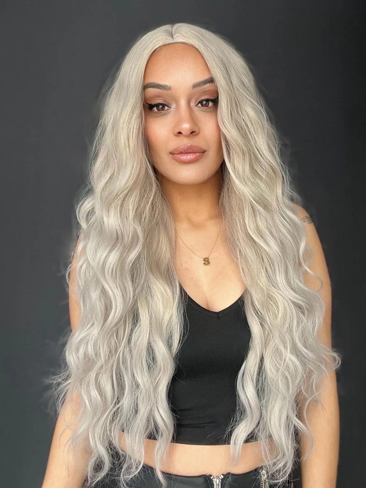 Uzun Doğal Su dalgalı Perçemsiz Tepesi Baş derisi görünümlü Yeni sezon