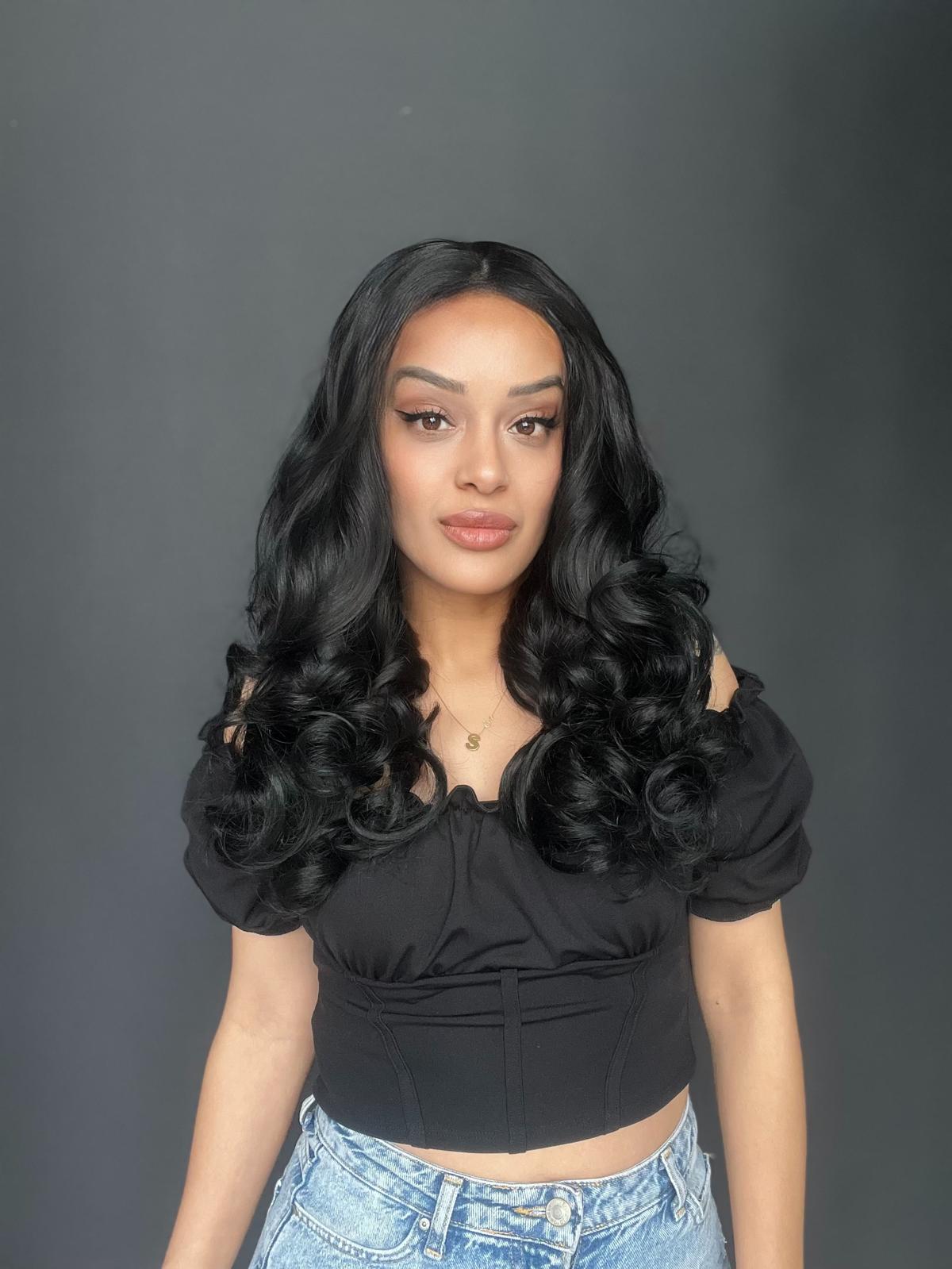 Siyah Bebek Saçlı Dalgalı Fiber Sentetik Tül Peruk (Tam tül peruk heryöne ayrımlı)