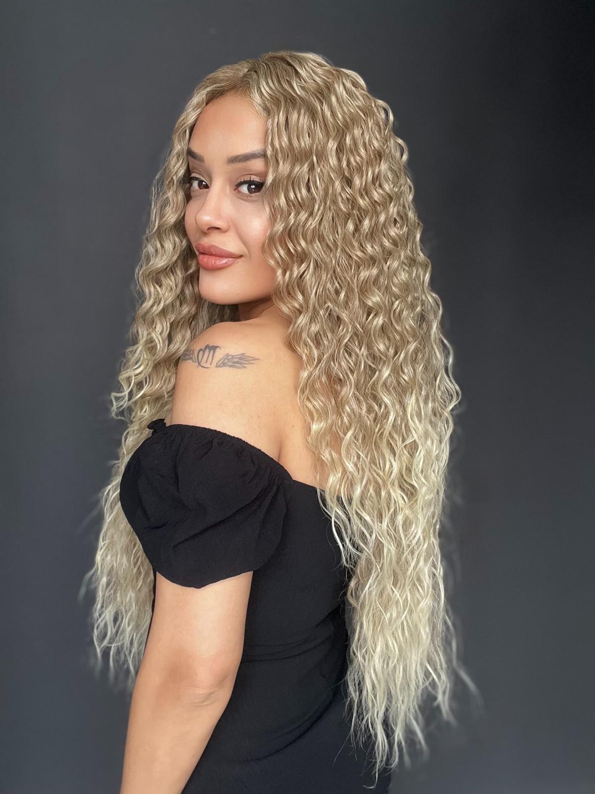 Yoğun Dalga Kumral Platin Röfleli Fiber Sentetik Geniş T Tül Peruk (Sabit ayrımlı t tül peruk)