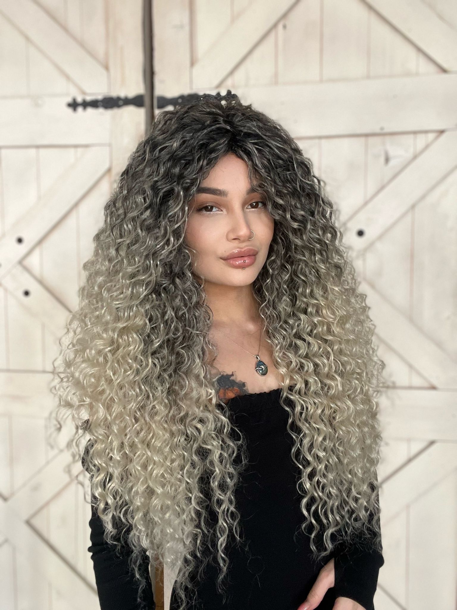 Siyah Platin Afro Dalgalı Peruk Komple tak ve çık Kabarık ve yoğun Fiber saç Suzan peruk