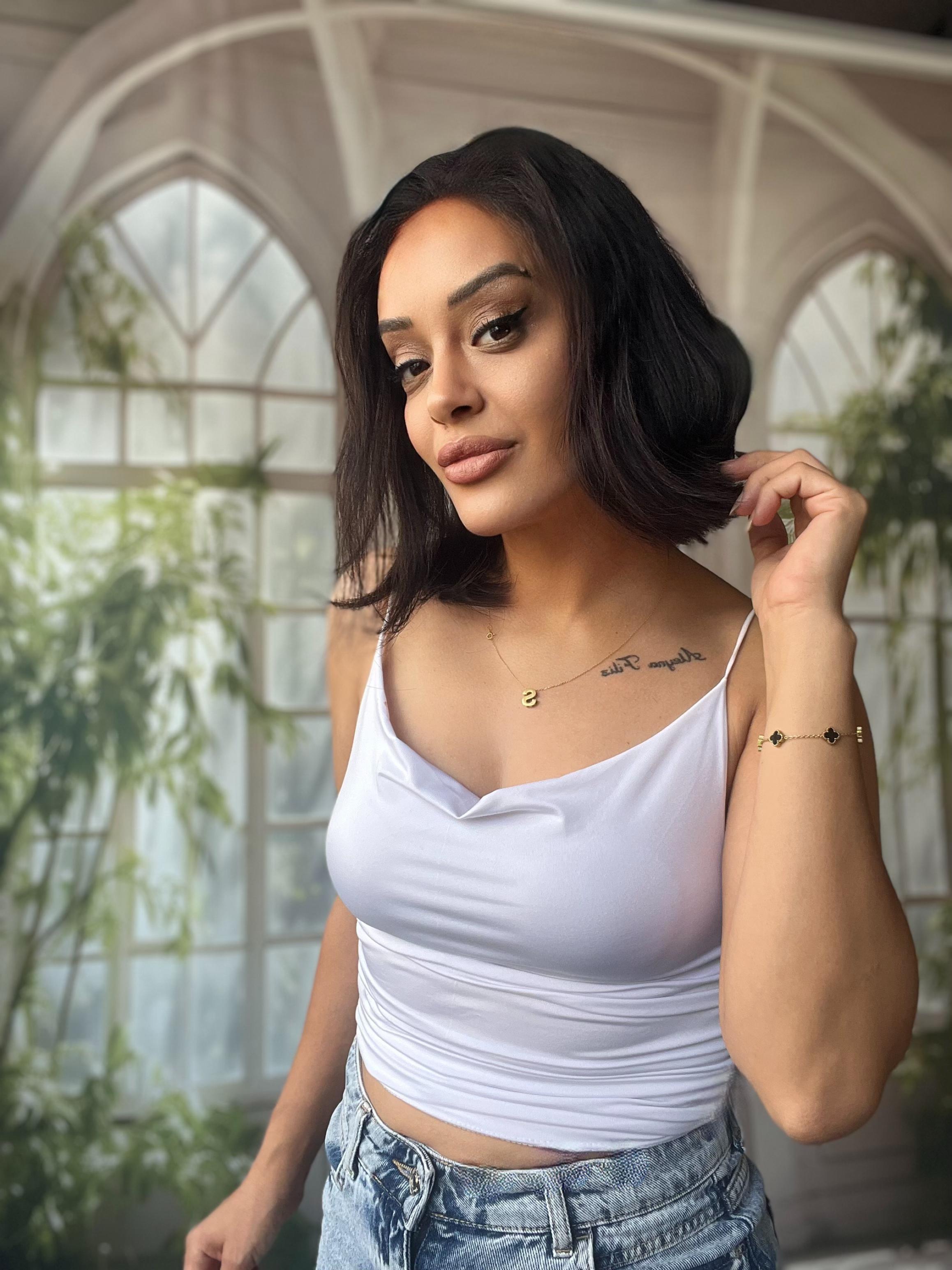 Kısa boy tül peruk Doğal kestane