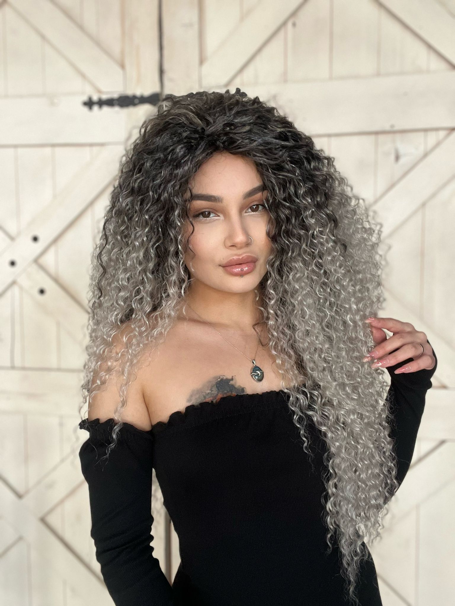 Siyah Gri Afro Dalgalı Peruk Komple tak ve çık Kabarık ve yoğun Fiber saç Suzan peruk