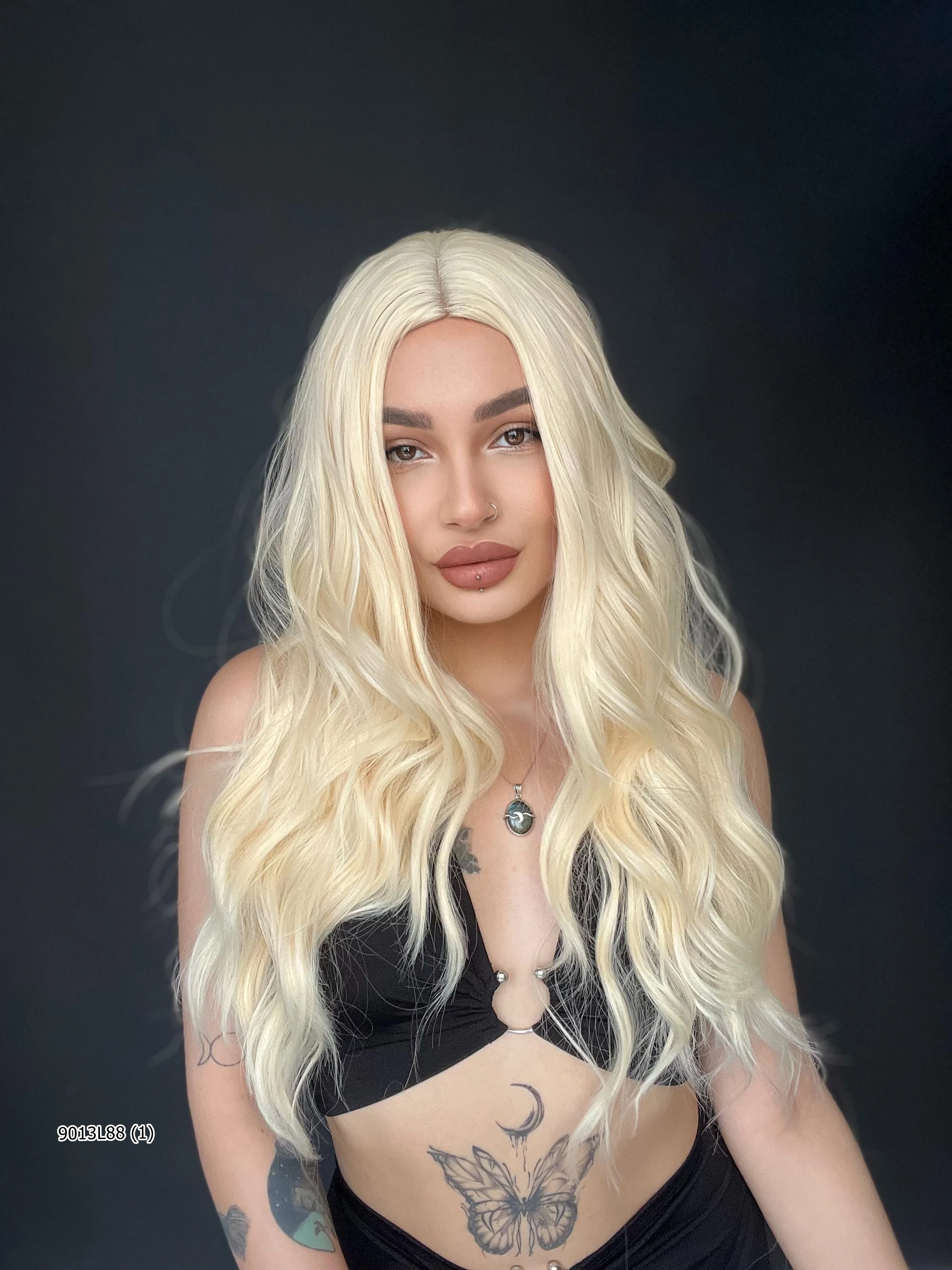 Doğal Su Dalgalı Uzun Perçemsiz Tepe kısmı deri Fiber Peruk Platin