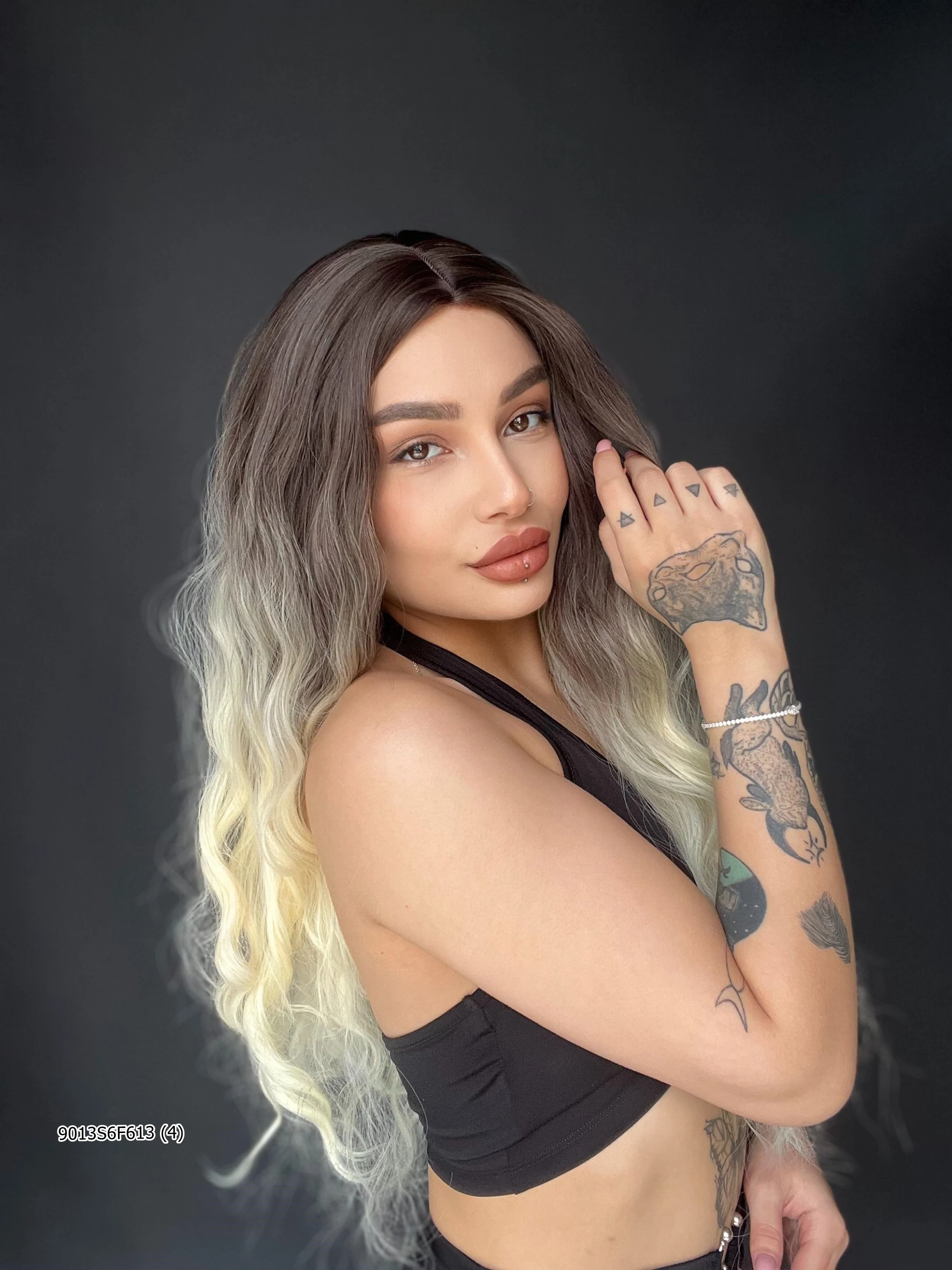 Doğal Su Dalgalı Uzun Perçemsiz Tepe kısmı deri Fiber Peruk Kumral ombreli