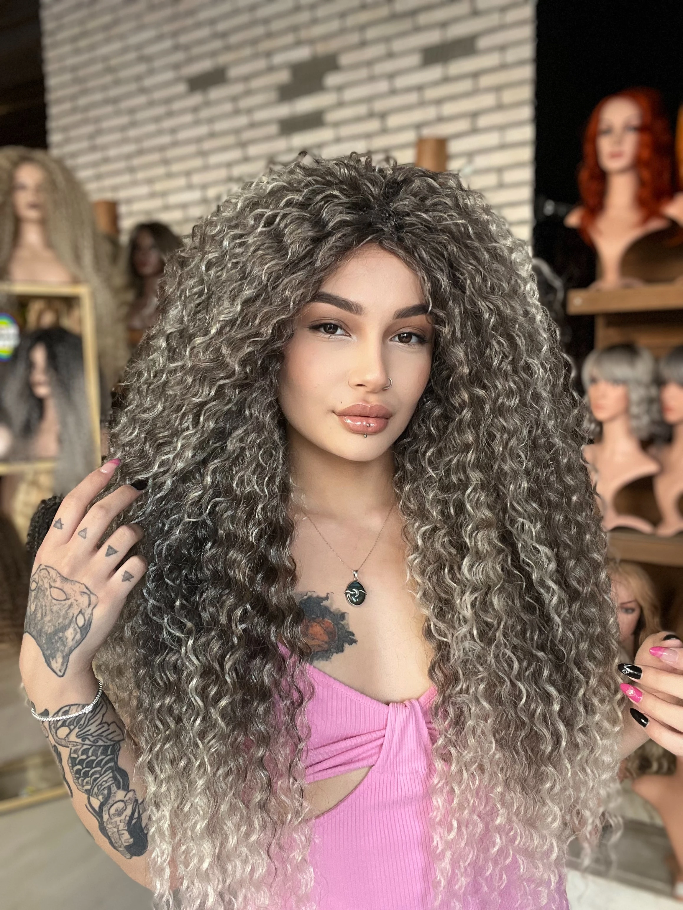 Afro Peruk Gerçek saç dokusunda Rus kumralı uçlar sarı Afro dalga peruk