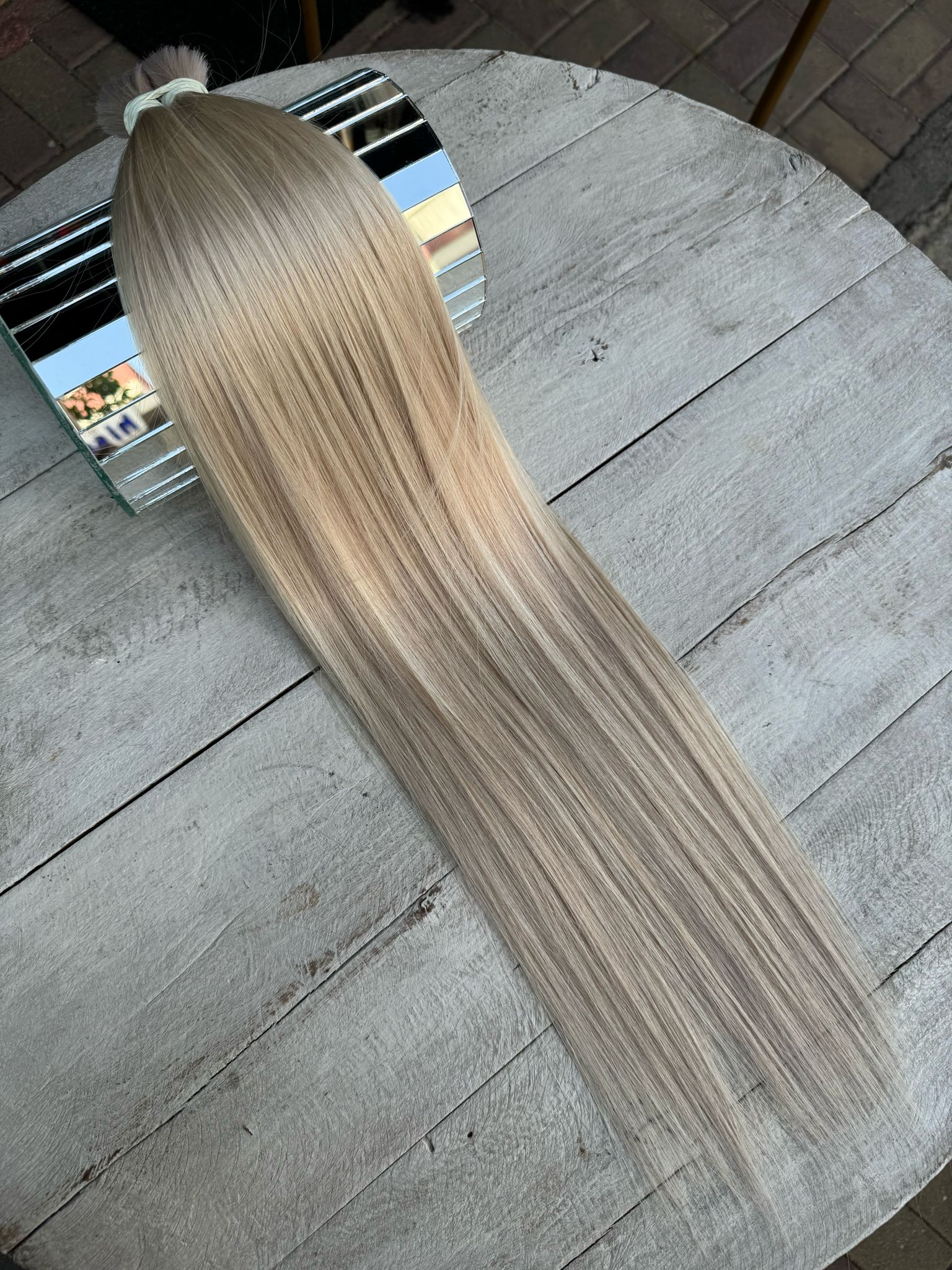 60a Renk kodu 70 cm uzunlukta 200 gram Bogum ham saç .İstediğiniz ürün size özel atölyede hazırlanır