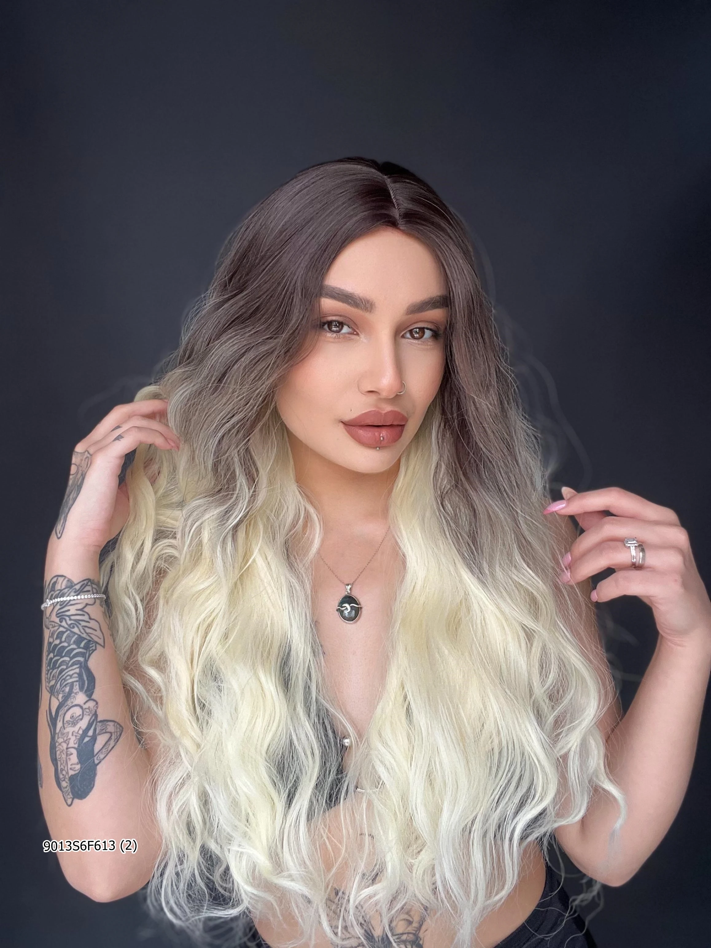 Doğal Su Dalgalı Uzun Perçemsiz Tepe kısmı deri Fiber Peruk Kumral ombreli