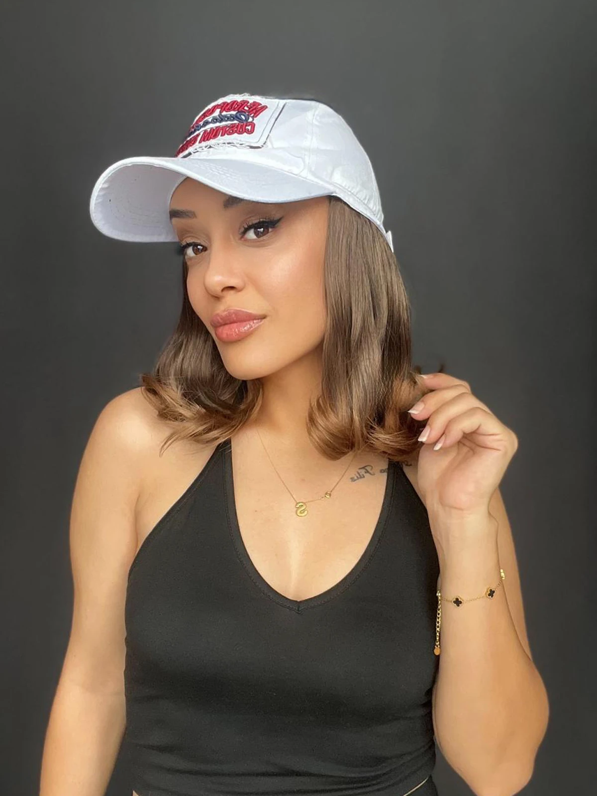 Şapkalı çıtçıt yarımay saç-Şapka içerisine saçlar dikilmiştir ve çok kullanışlıdır