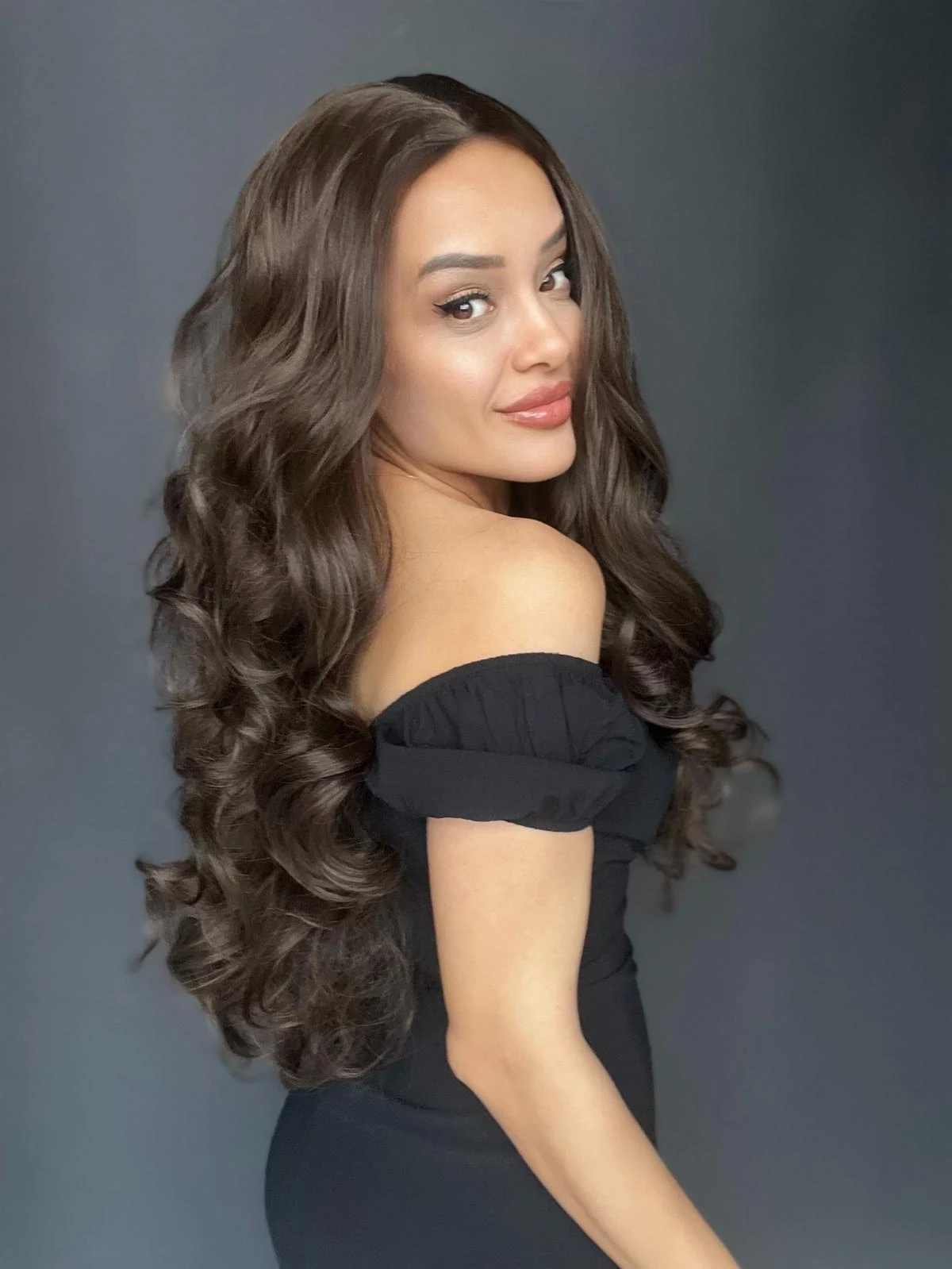 Gür Yoğun Su Dalgalı Koyu Kumral Fiber Sentetik Uzun Tül Peruk (Tam tül peruk heryöne ayrımlı)